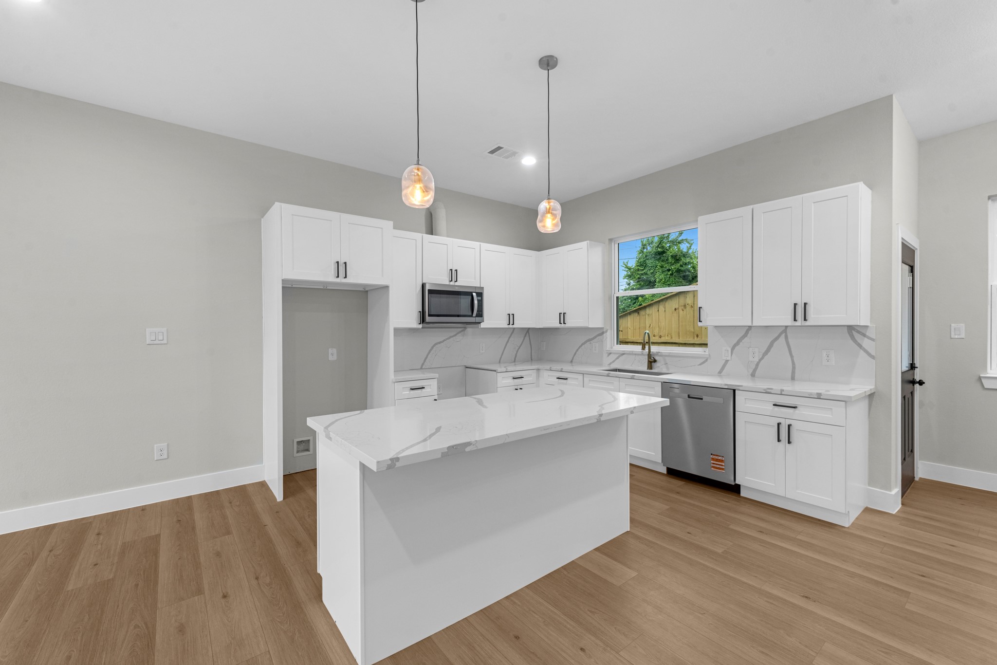 2348 Delafield Street, Houston, TX 77023 2348 Delafield Street, Houston, TX 77023