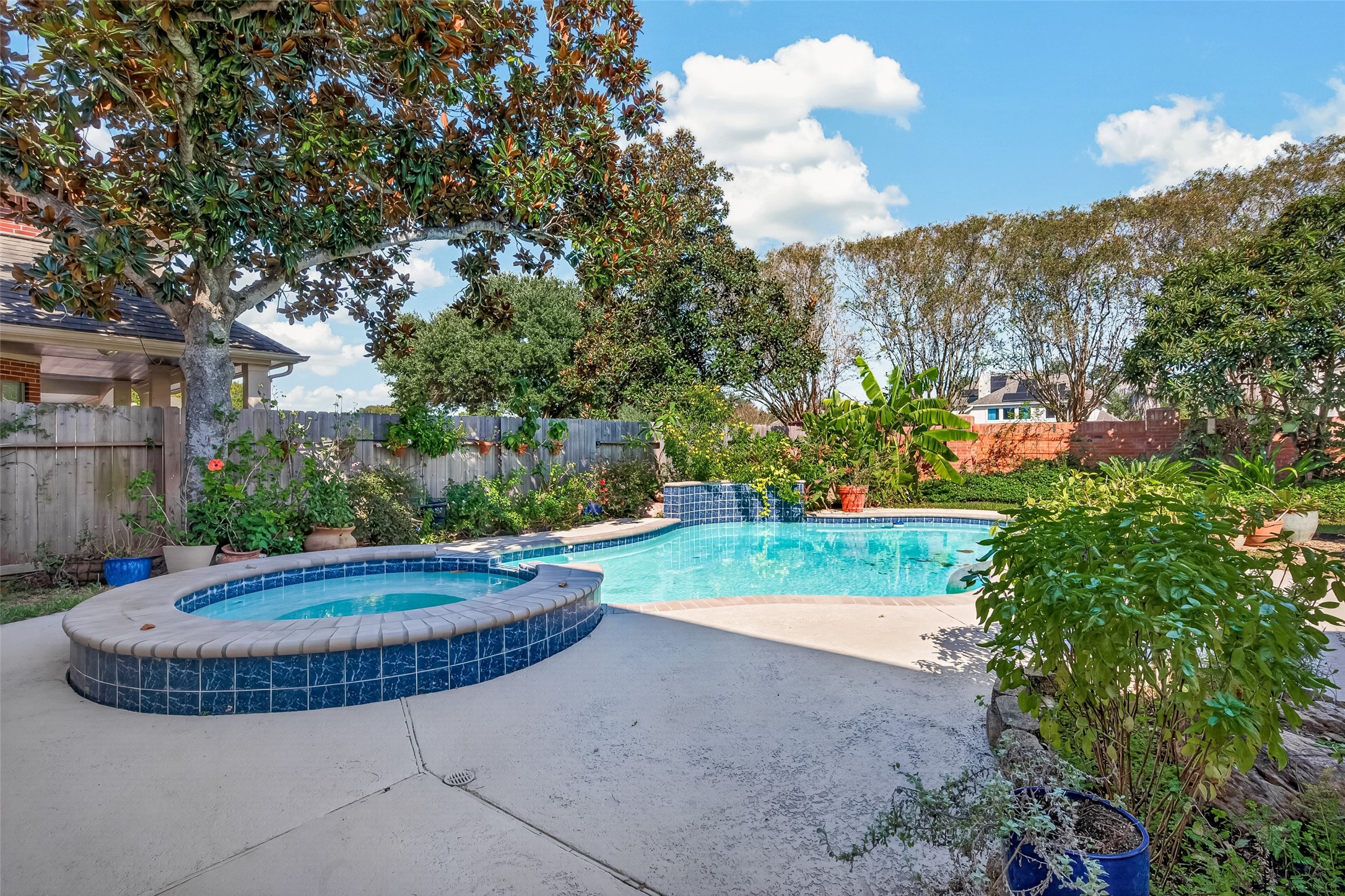 Hot Tub & Pool