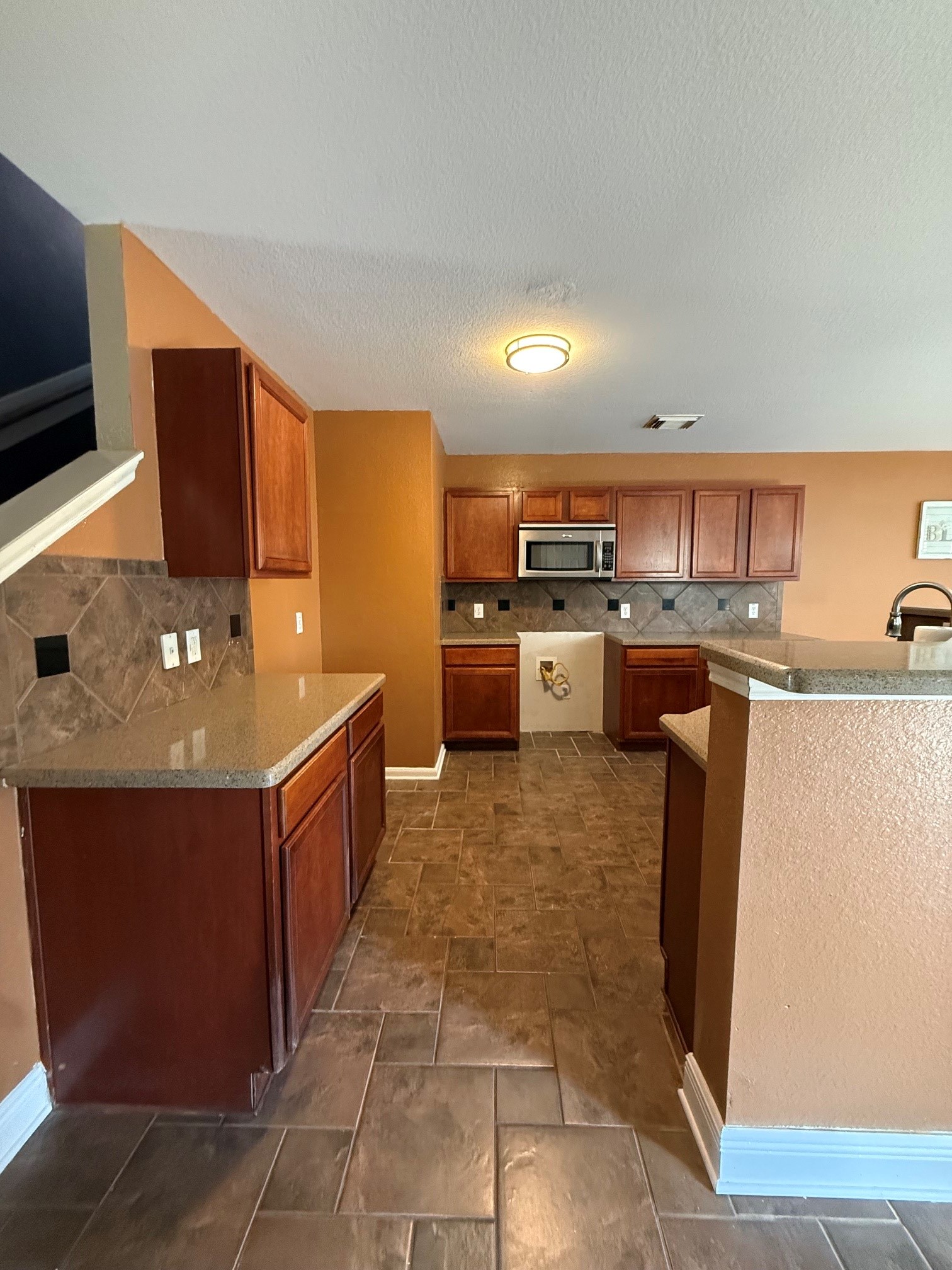 Huge kitchen with open spacious breakfast area. Huge kitchen with open spacious breakfast area.