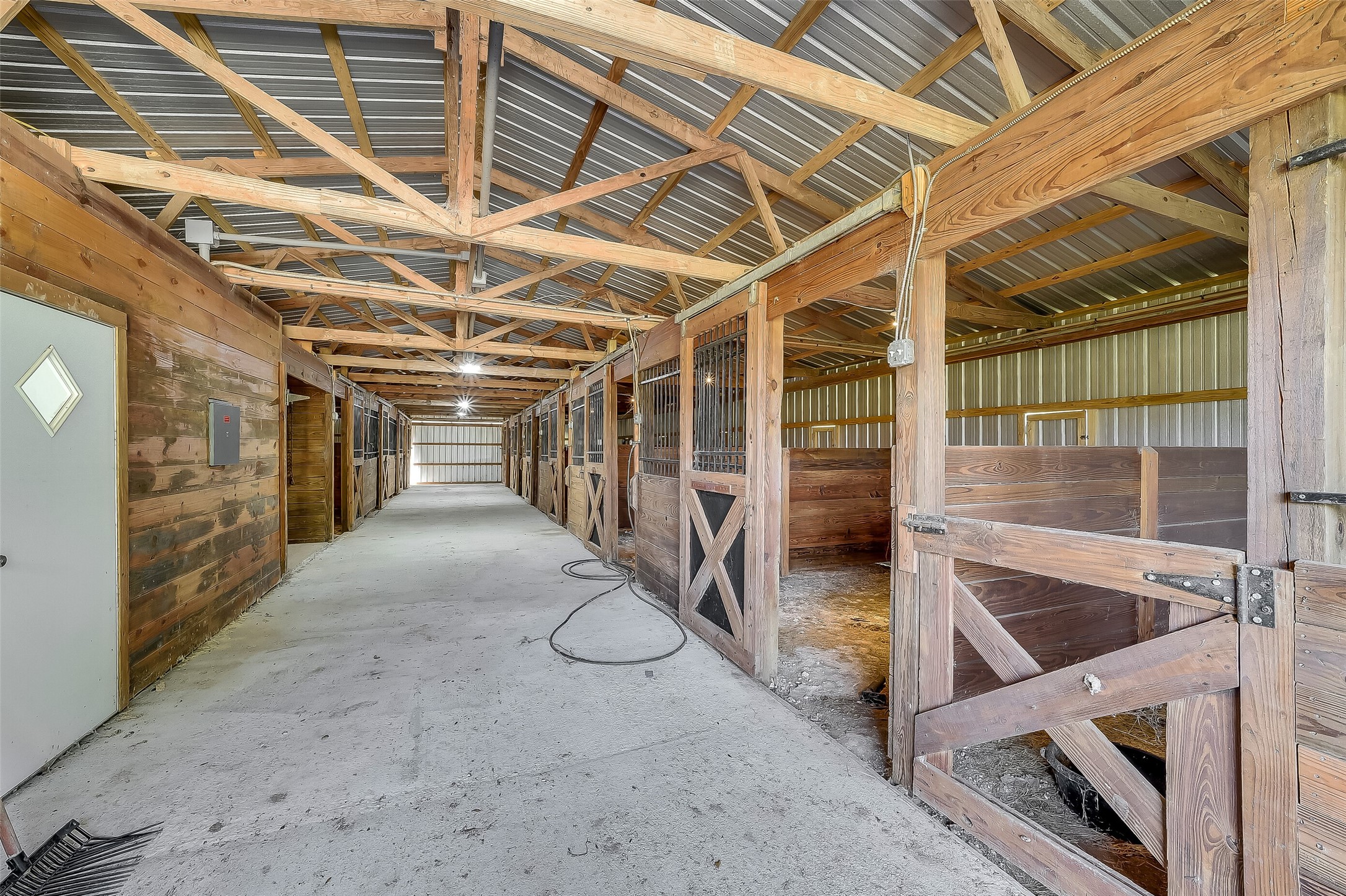 5685 County Road 823, West Columbia, TX 77486