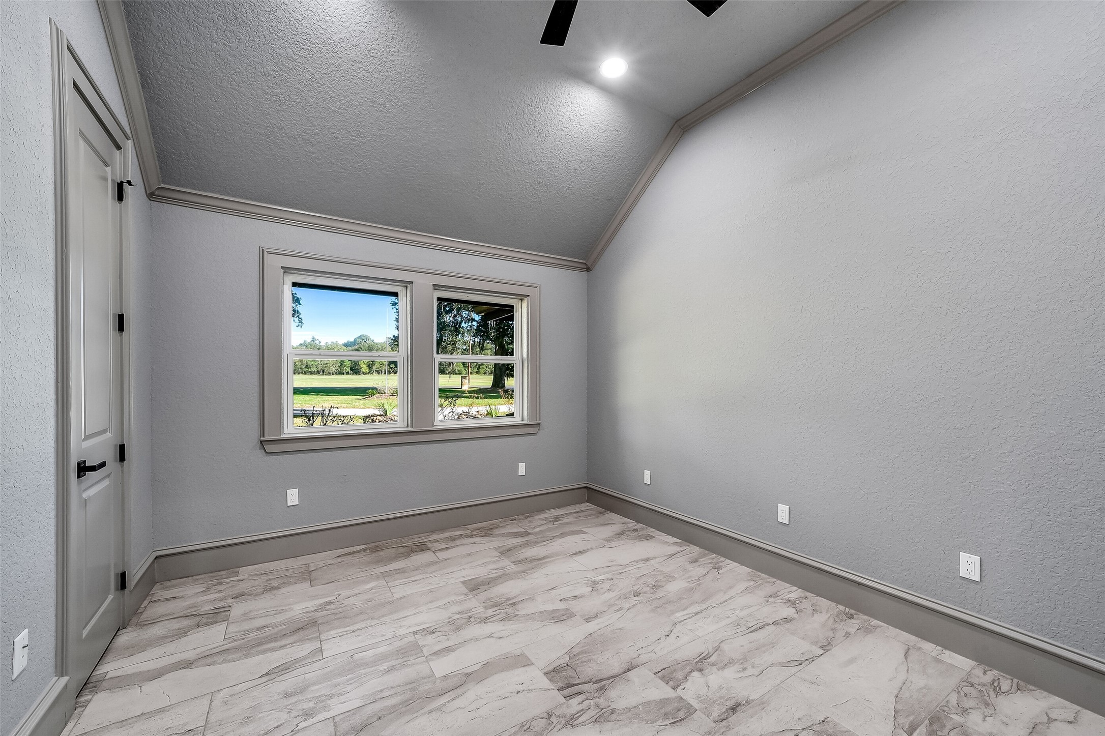 5685 County Road 823, West Columbia, TX 77486