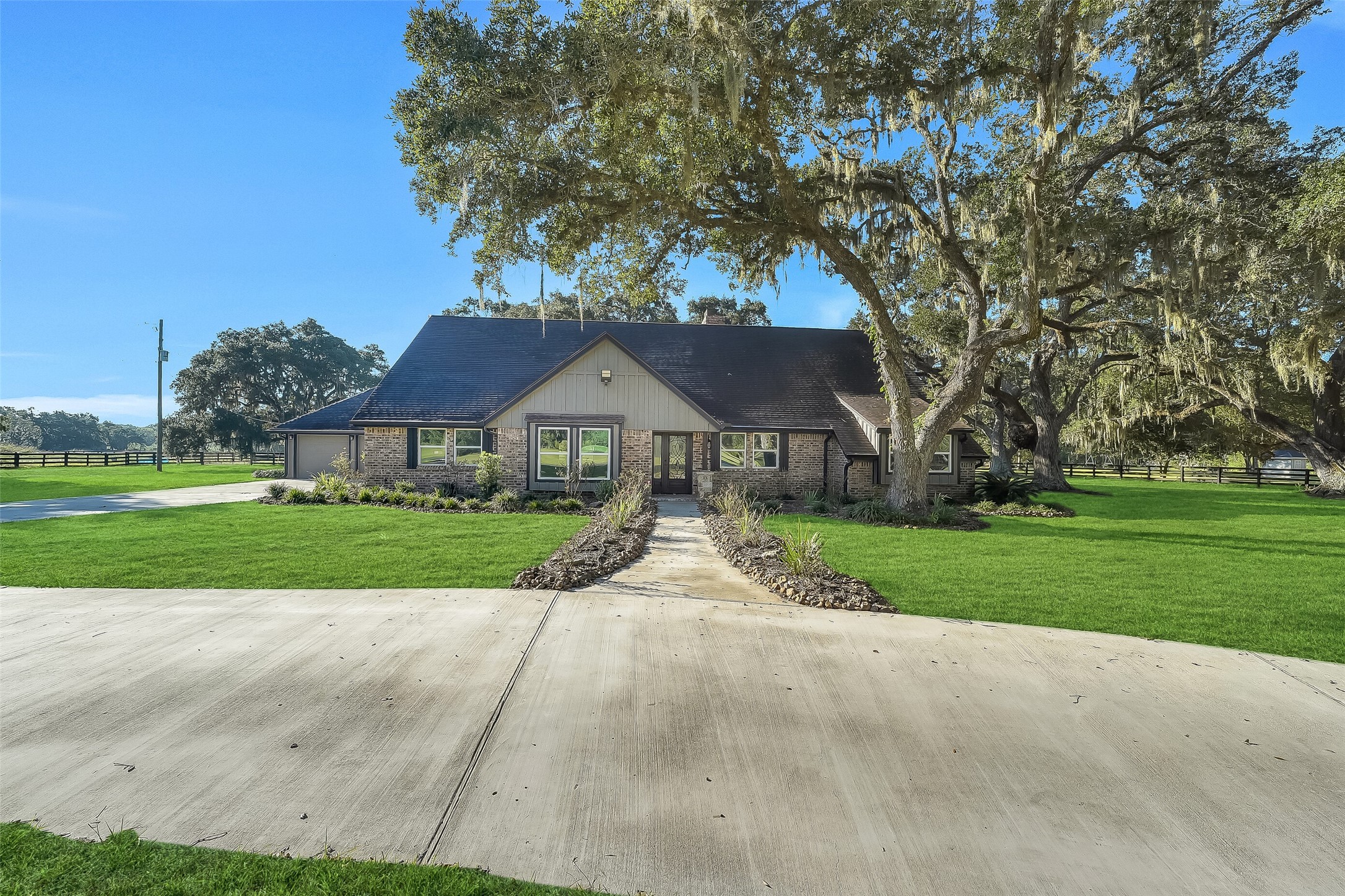 5685 County Road 823, West Columbia, TX 77486