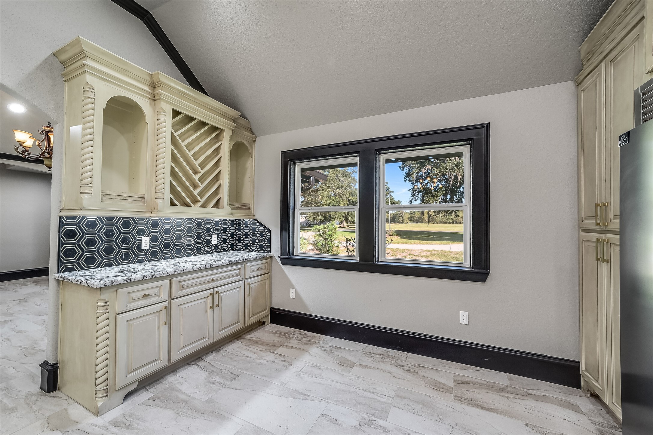 5685 County Road 823, West Columbia, TX 77486