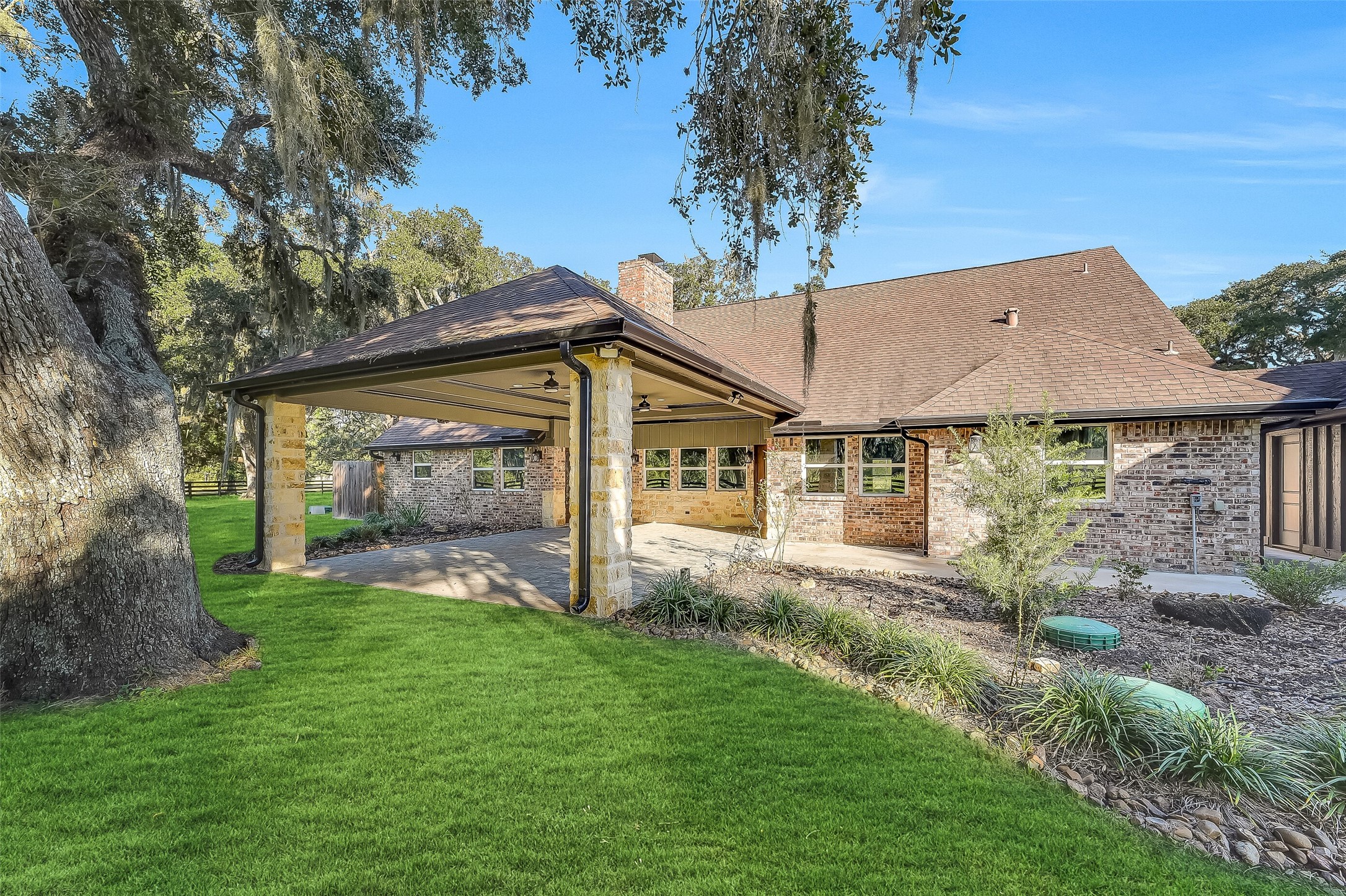 5685 County Road 823, West Columbia, TX 77486