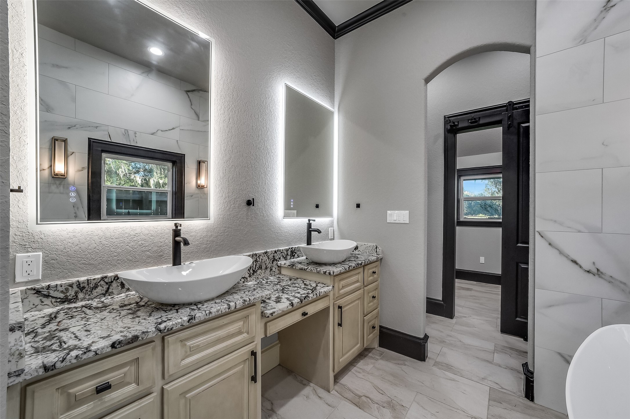 5685 County Road 823, West Columbia, TX 77486