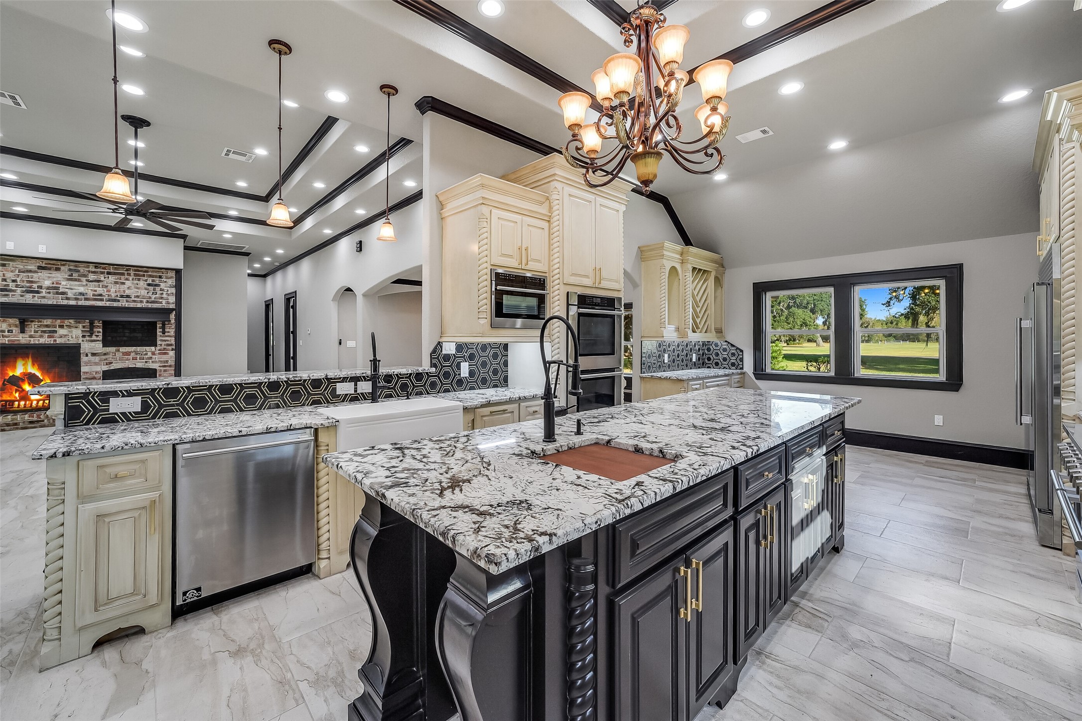 5685 County Road 823, West Columbia, TX 77486