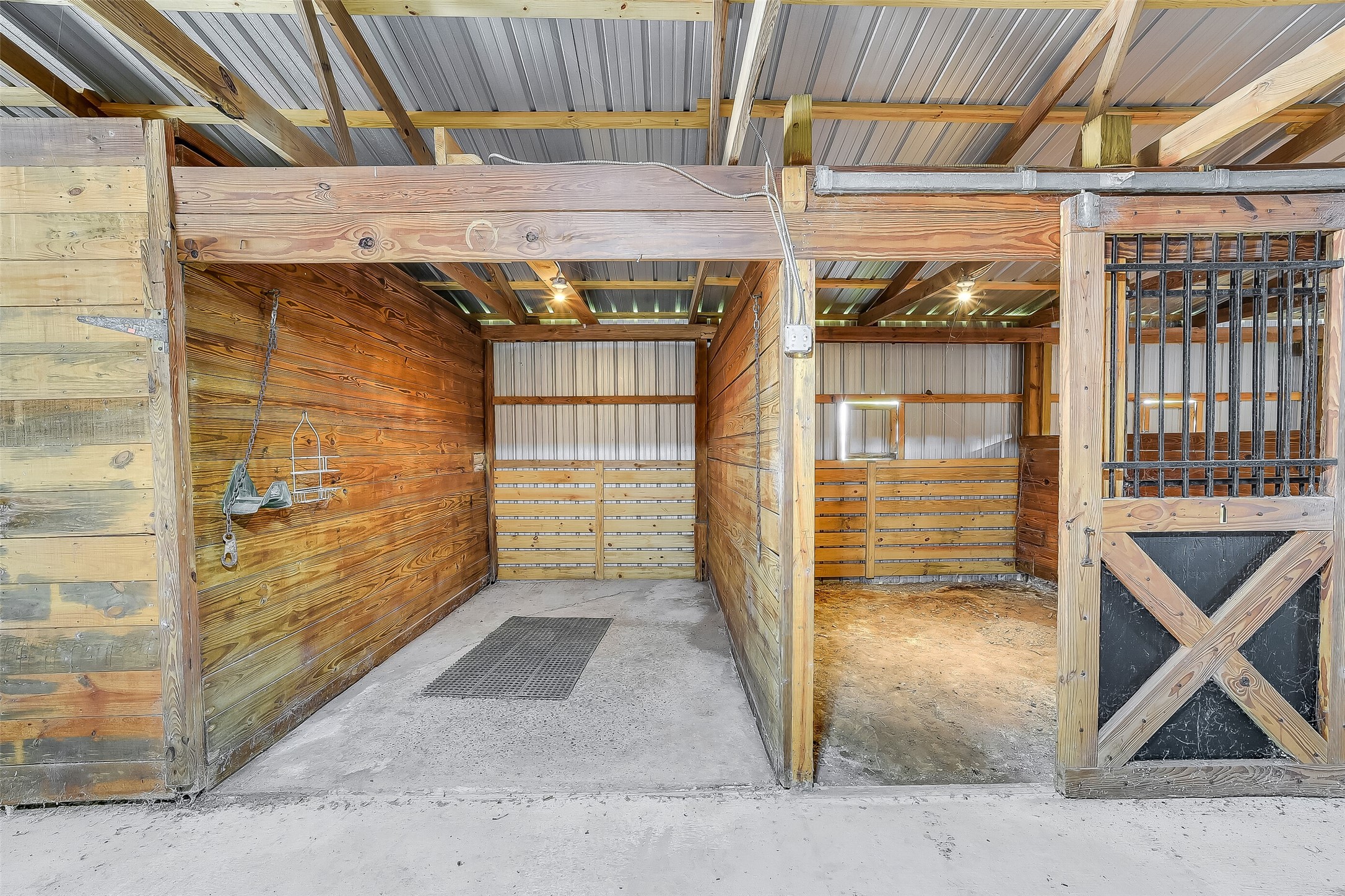 5685 County Road 823, West Columbia, TX 77486