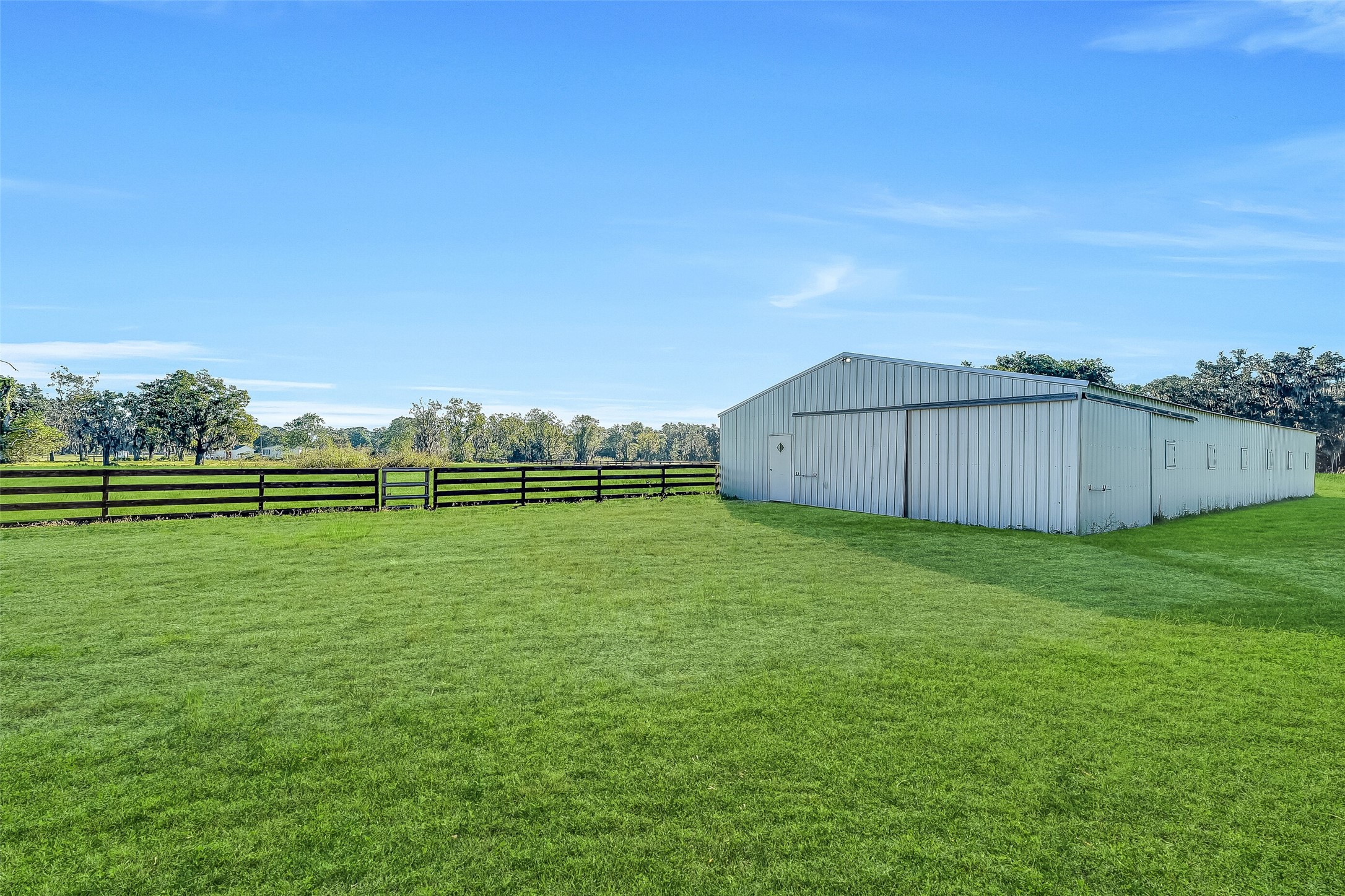 5685 County Road 823, West Columbia, TX 77486