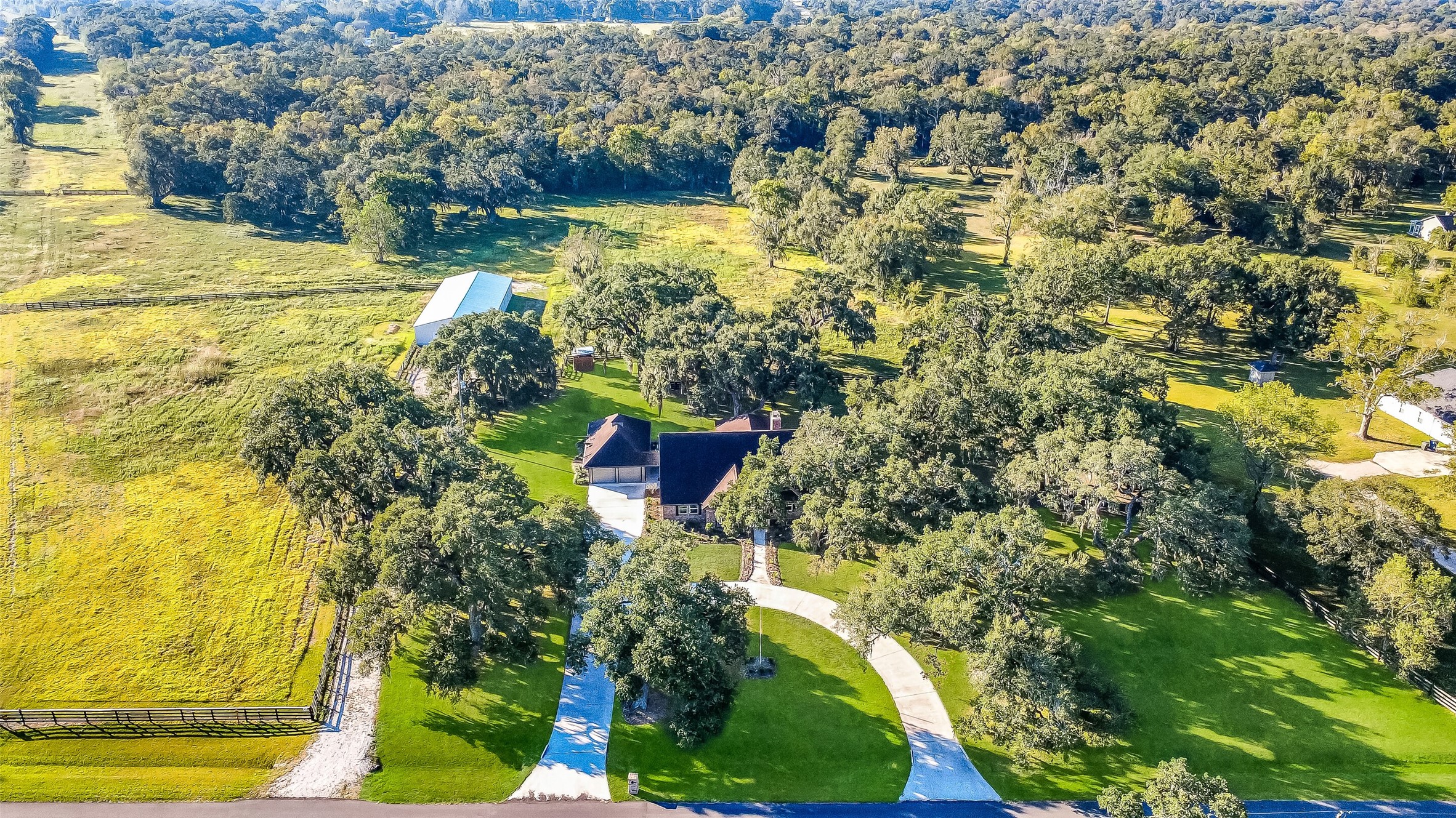 5685 County Road 823, West Columbia, TX 77486