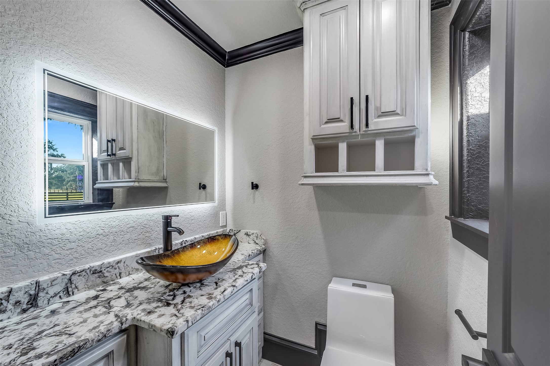 5685 County Road 823, West Columbia, TX 77486