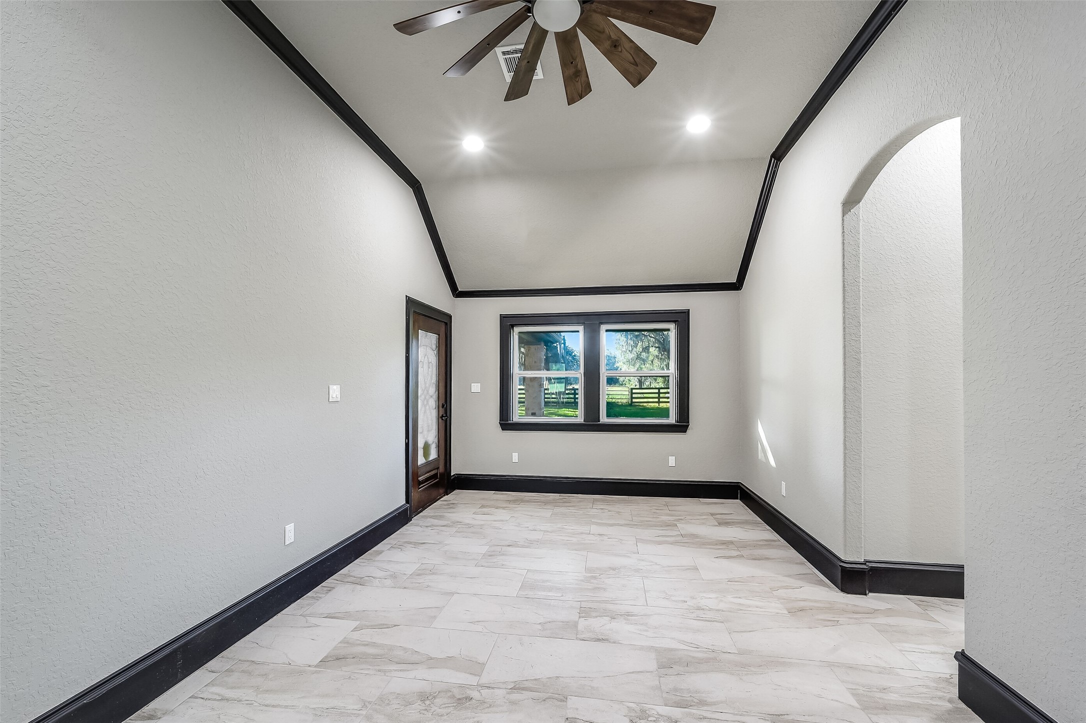 5685 County Road 823, West Columbia, TX 77486