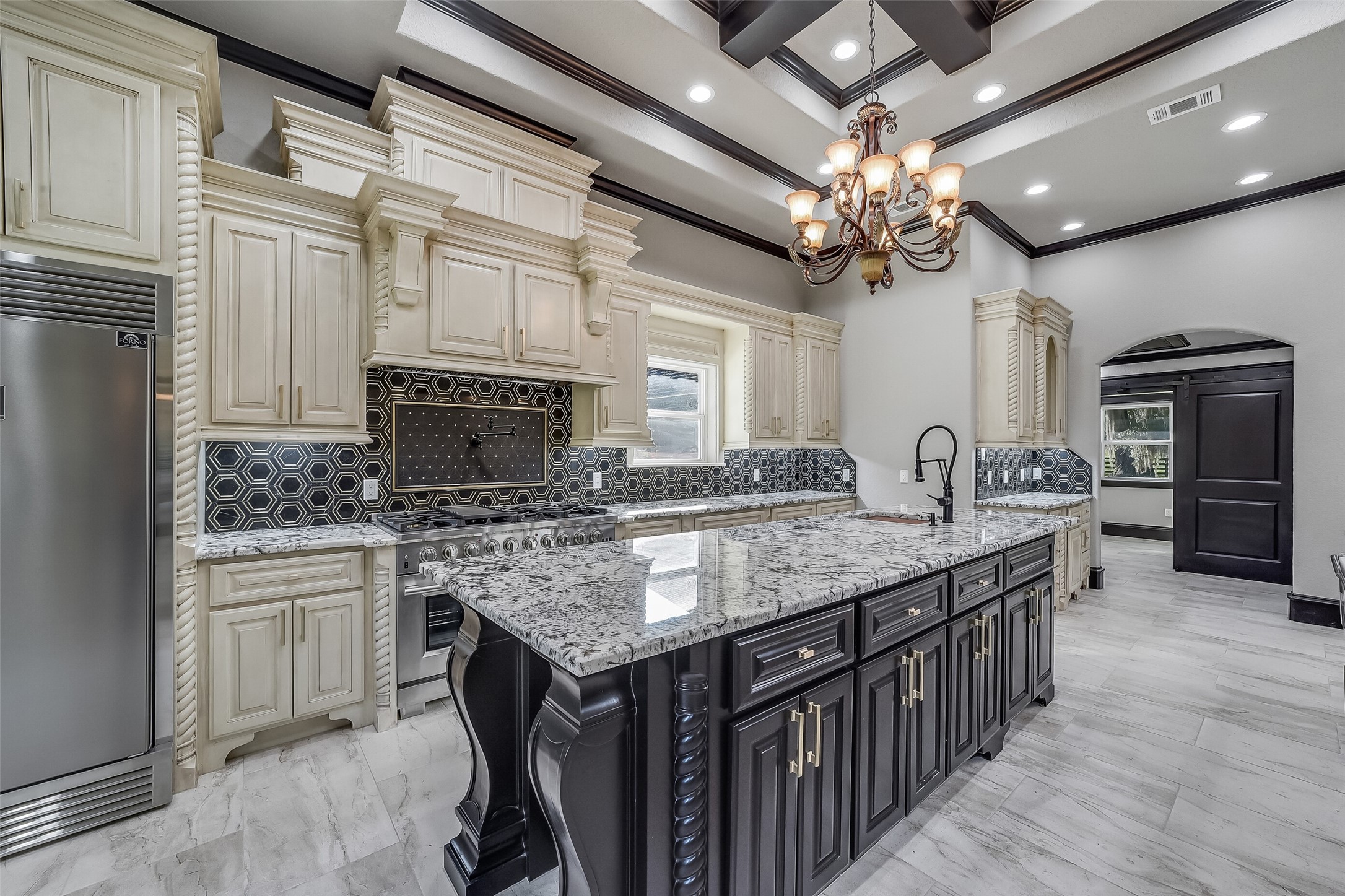 5685 County Road 823, West Columbia, TX 77486