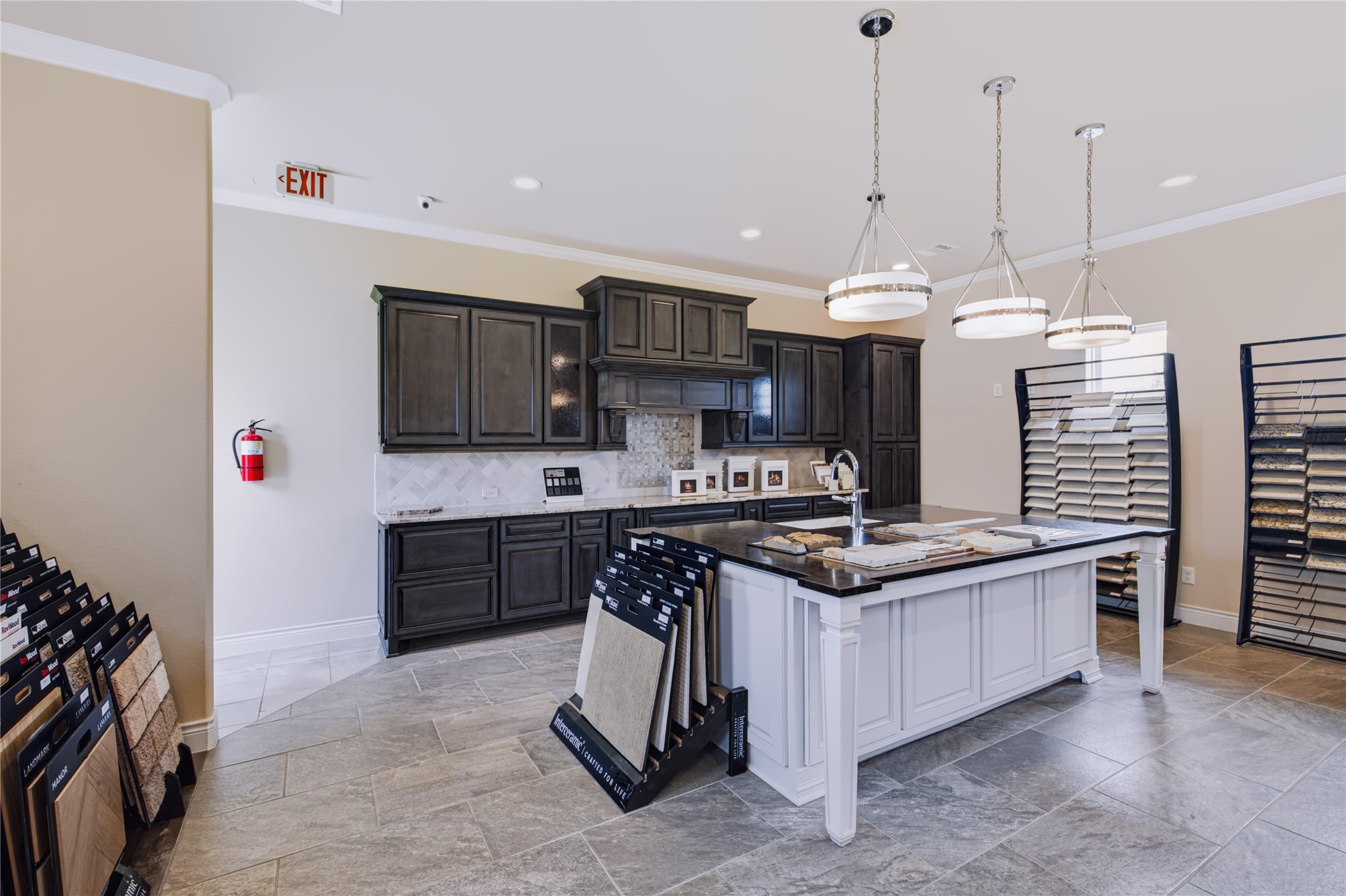 32400 SH 249, Pinehurst, TX 77362