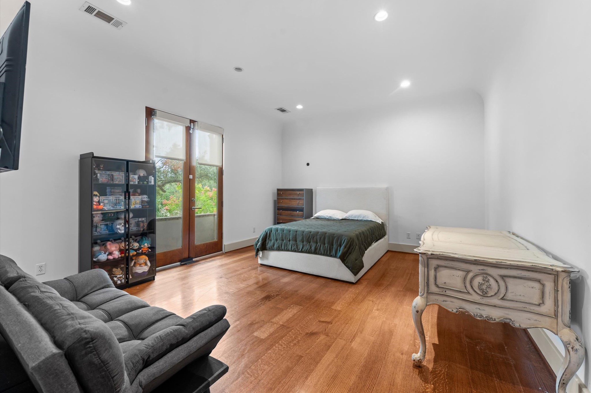 A spacious private bedroom suite featuring a dedicated en suite bath and custom-fitted walk-in closet.