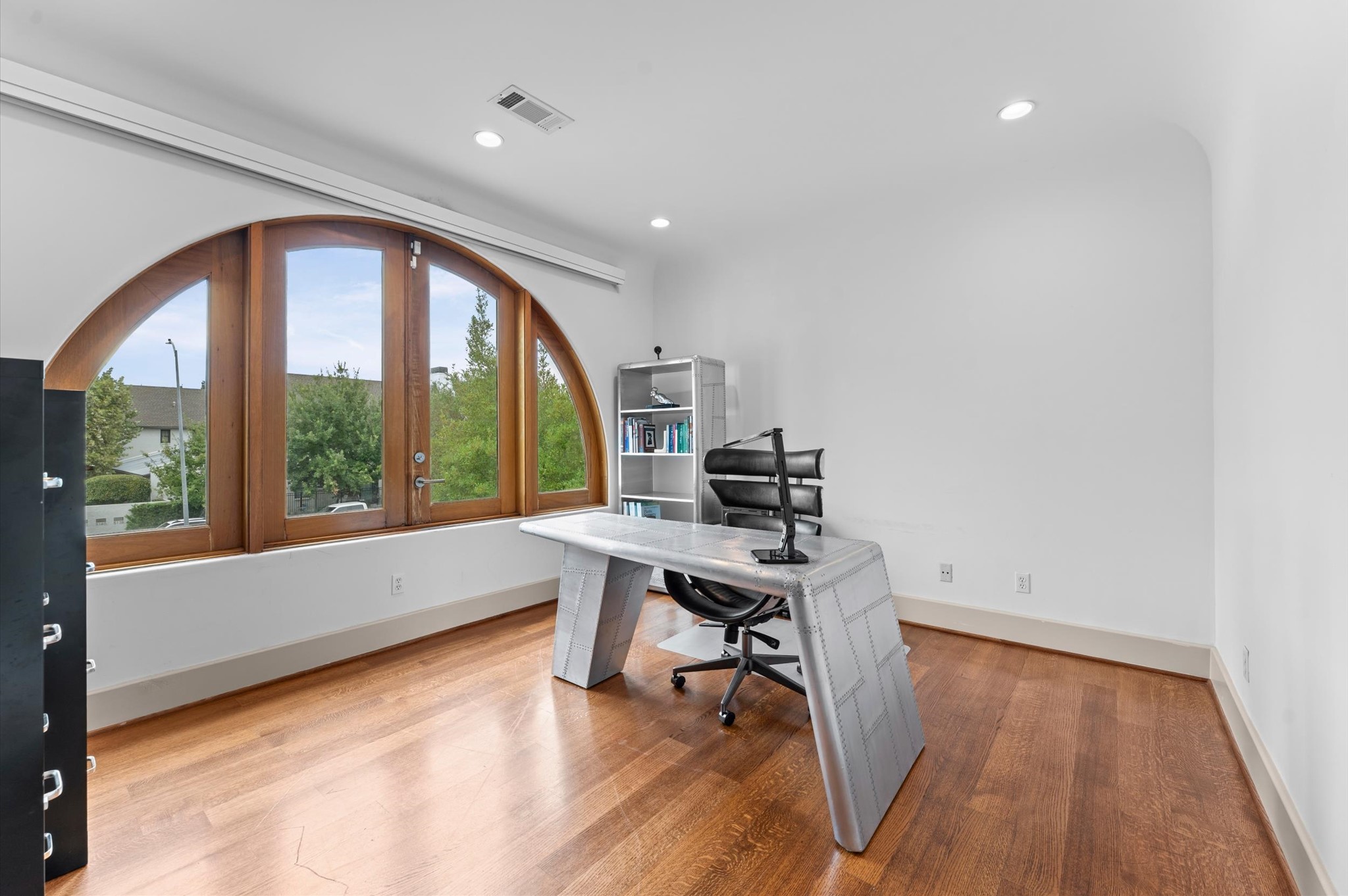 Well-appointed bedroom suite offering privacy and comfort, complete with an en suite bath and custom walk-in closet.