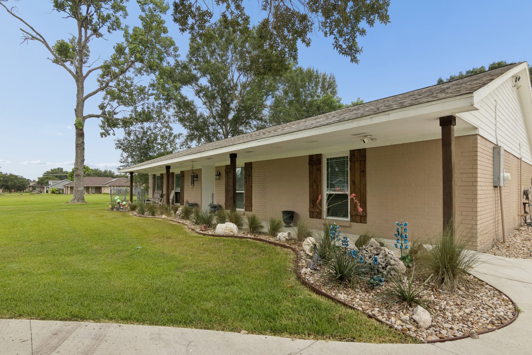 2865 County Road 936a, Alvin, TX 77511