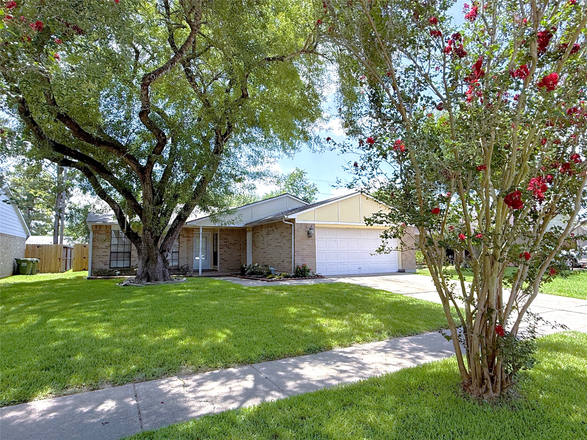 7526 Goldfinch Drive, Humble, TX 77396
