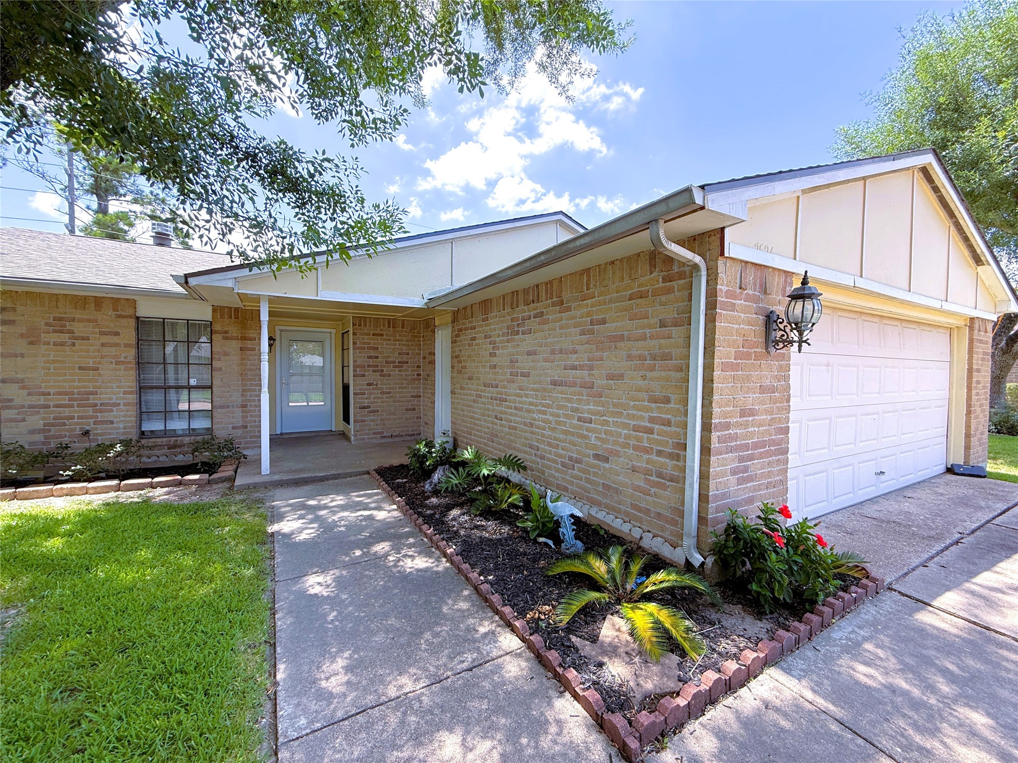 7526 Goldfinch Drive, Humble, TX 77396