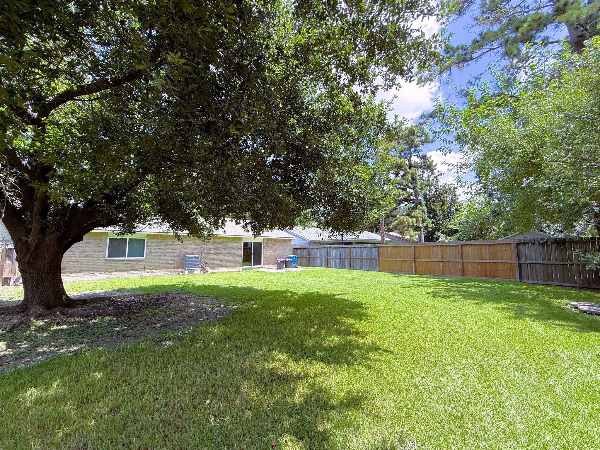 7526 Goldfinch Drive, Humble, TX 77396