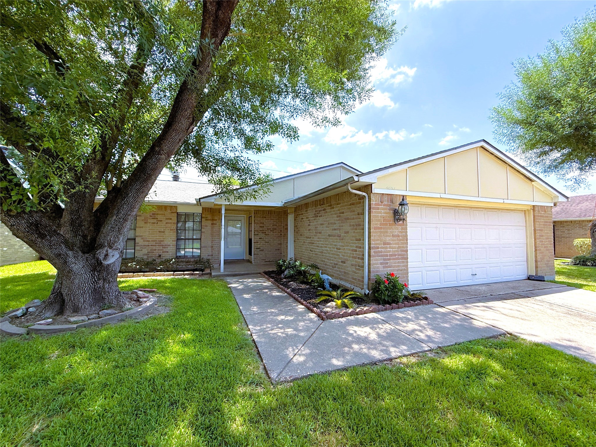 7526 Goldfinch Drive, Humble, TX 77396
