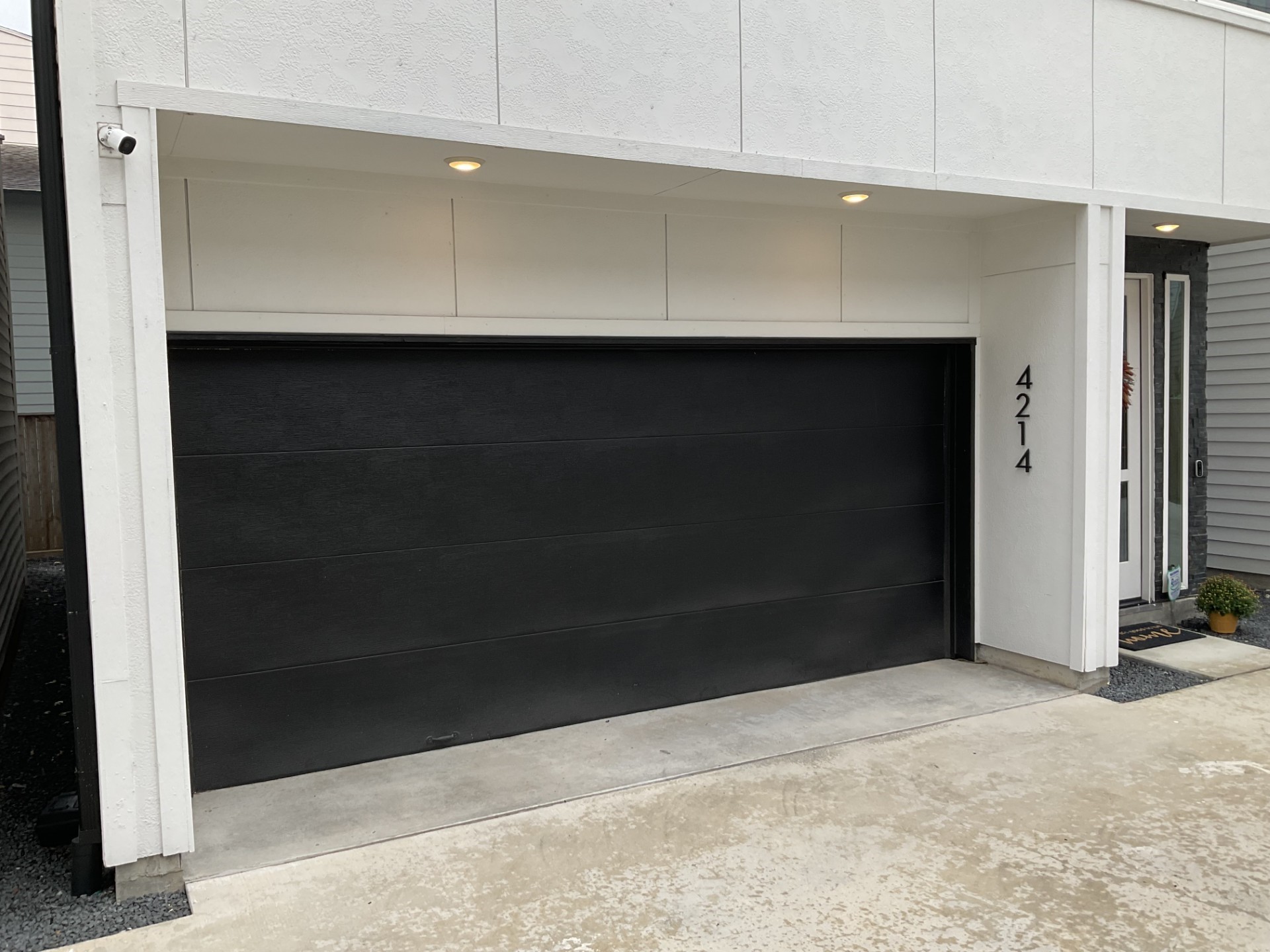 2 car garage with easy in and out