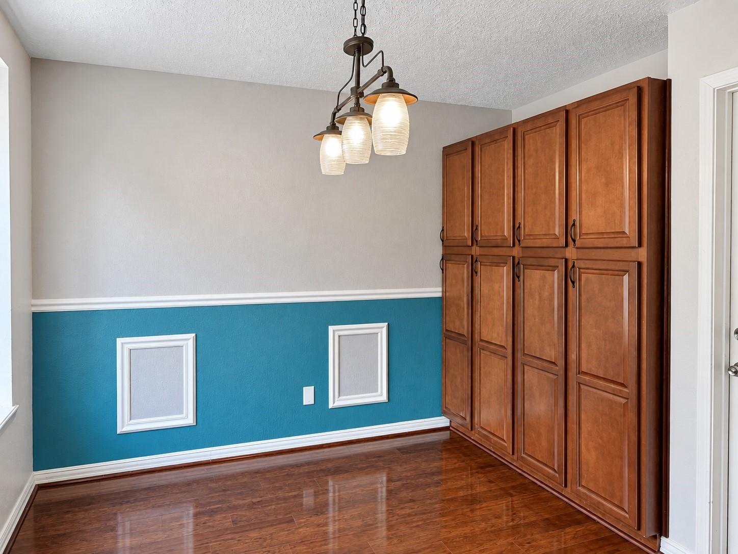Large pantry area in the breakfast room Large pantry area in the breakfast room