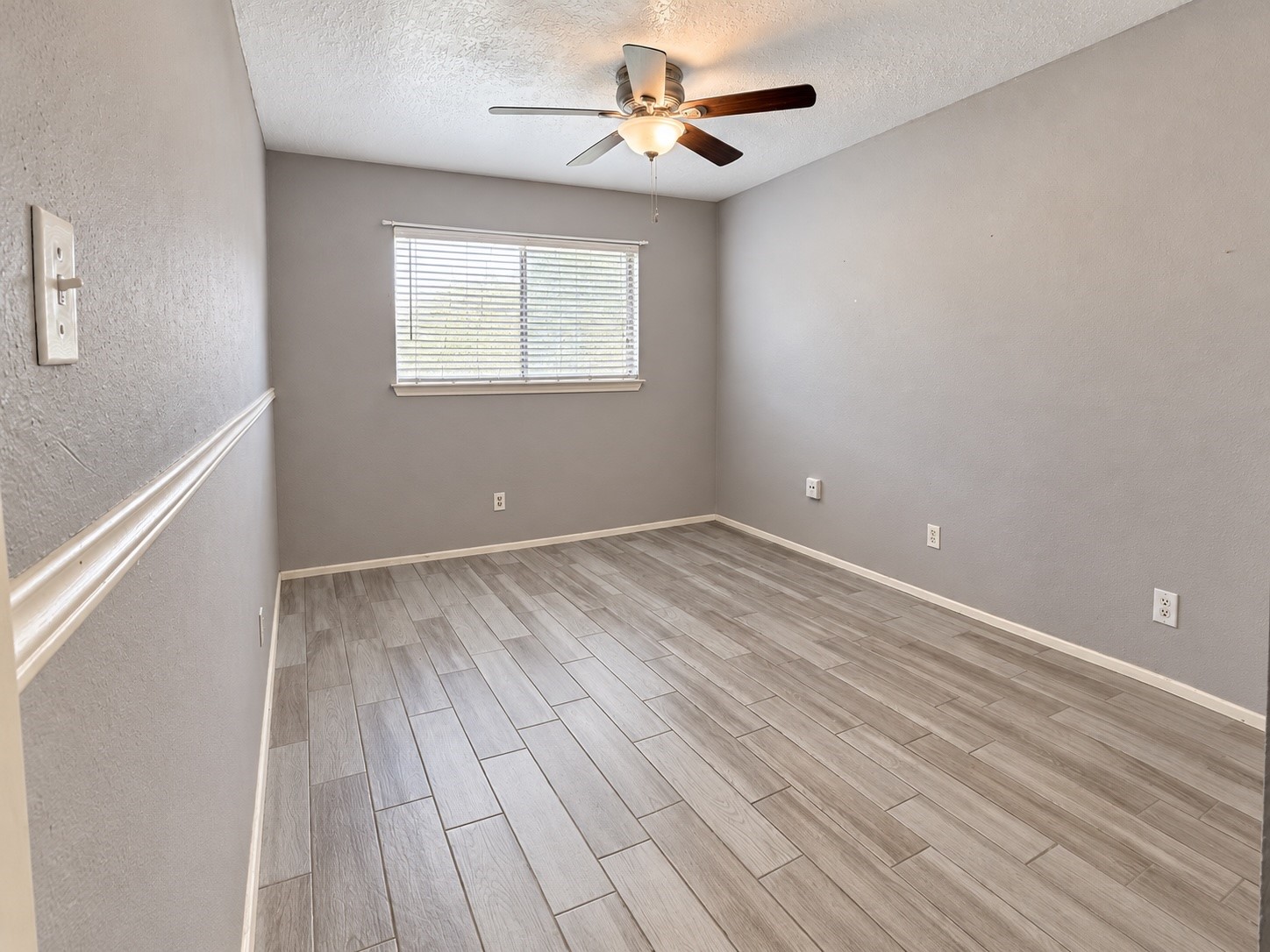 Secondary bedroom