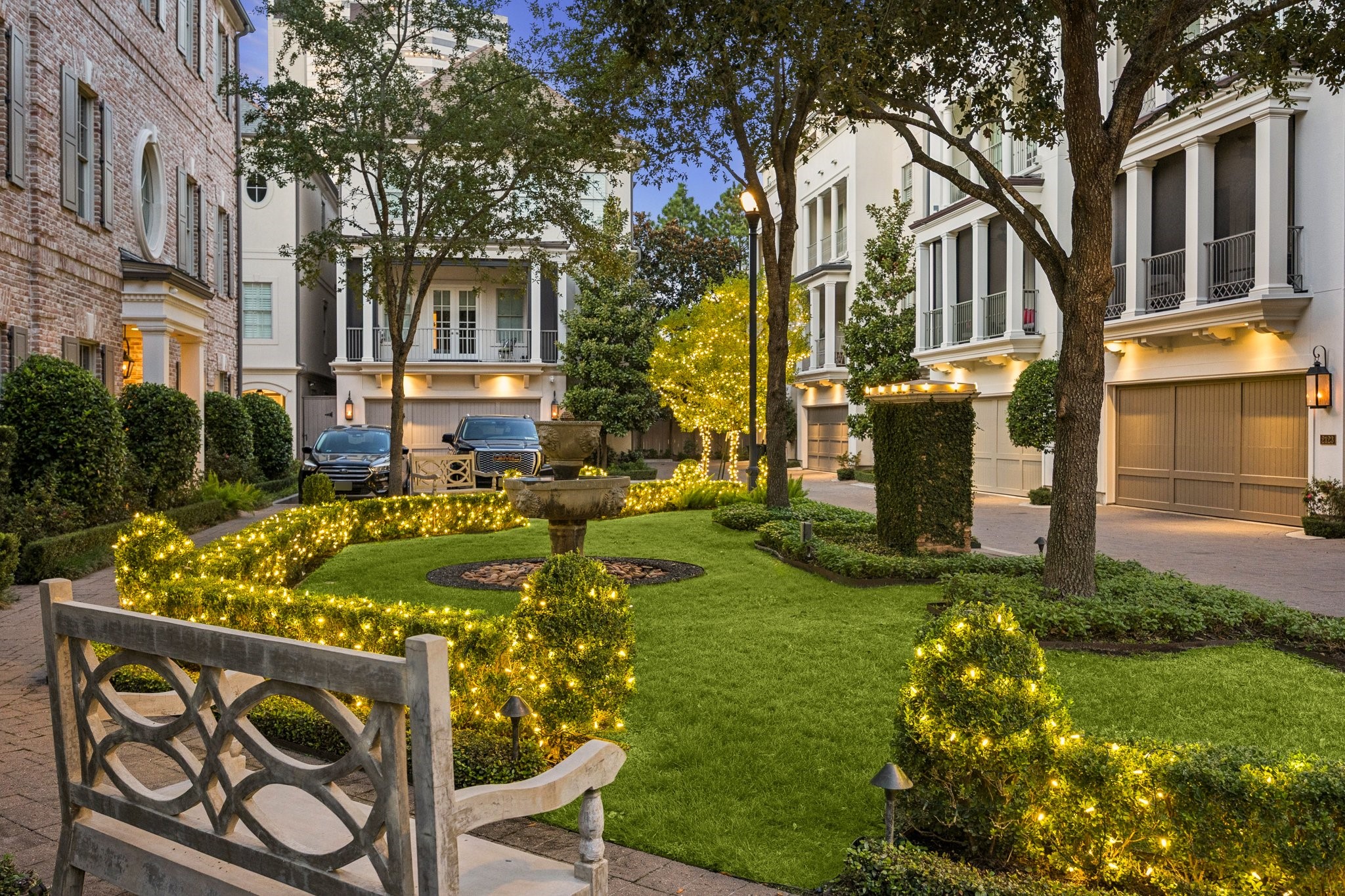 Beautifully landscaped residents courtyard with mature trees, lush greenery, and inviting outdoor seating areasa peaceful retreat to enjoy the outdoors, with ample guest parking nearby. Beautifully landscaped residents courtyard with mature trees, lush greenery, and inviting outdoor seating areasa peaceful retreat to enjoy the outdoors, with ample guest parking nearby.