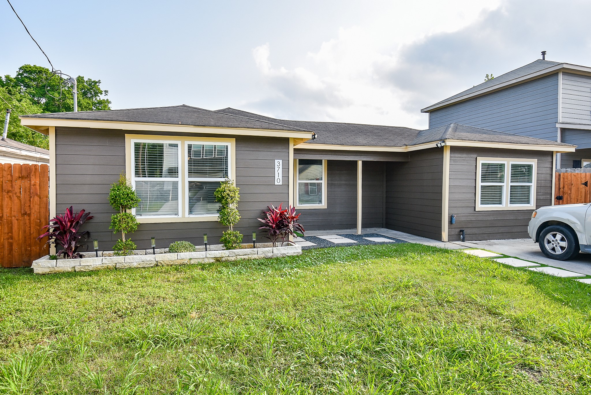 3710 Dreyfus Street, Houston, TX 77021 3710 Dreyfus Street, Houston, TX 77021