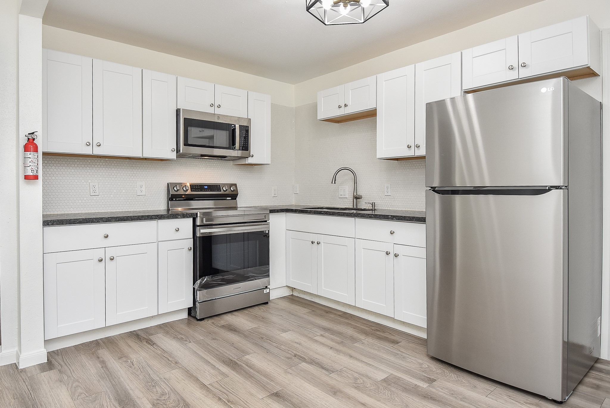 3710 Dreyfus Street, Houston, TX 77021 3710 Dreyfus Street, Houston, TX 77021