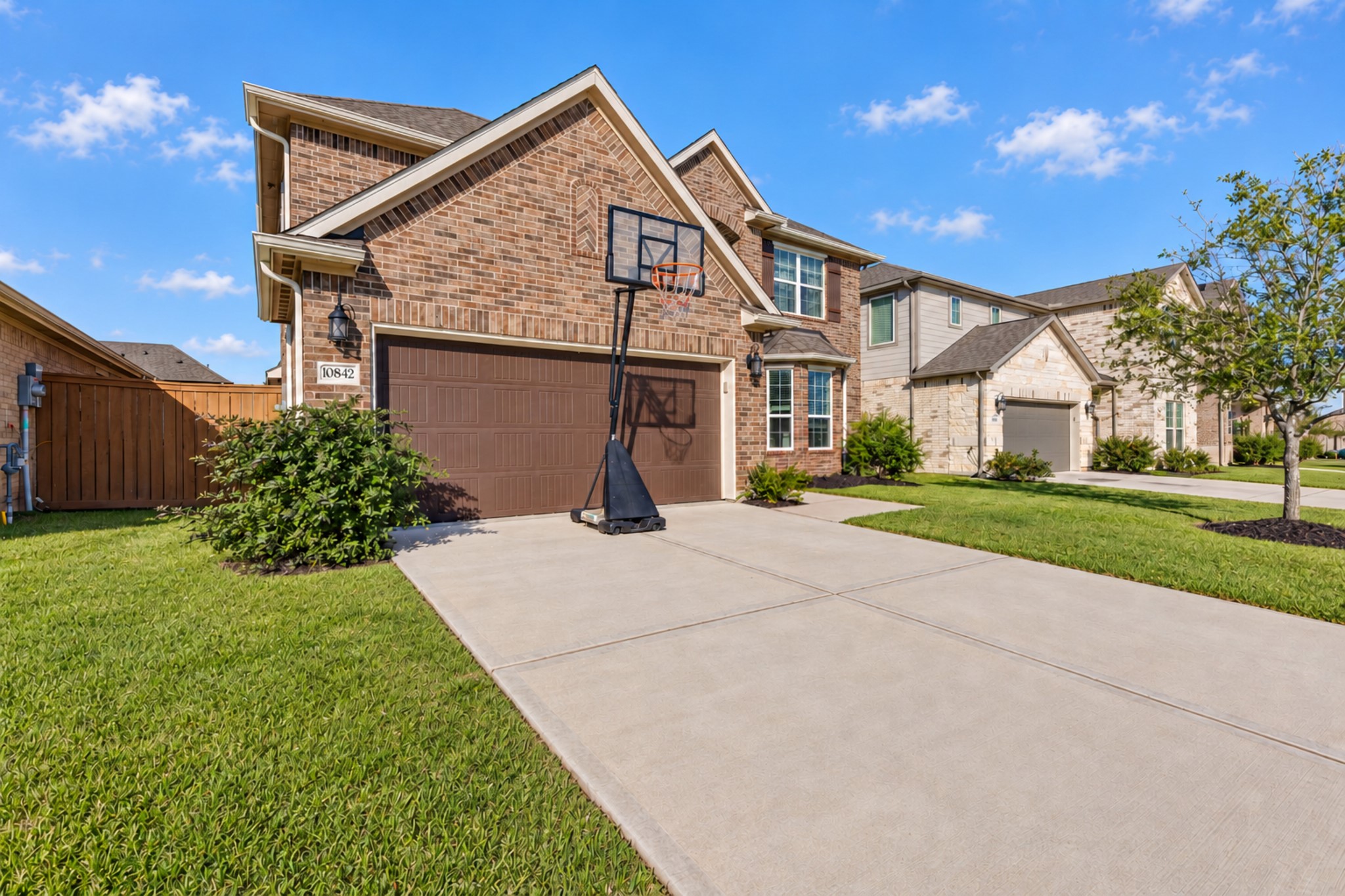10842 Bodie Hills Drive, Rosharon, TX 77583