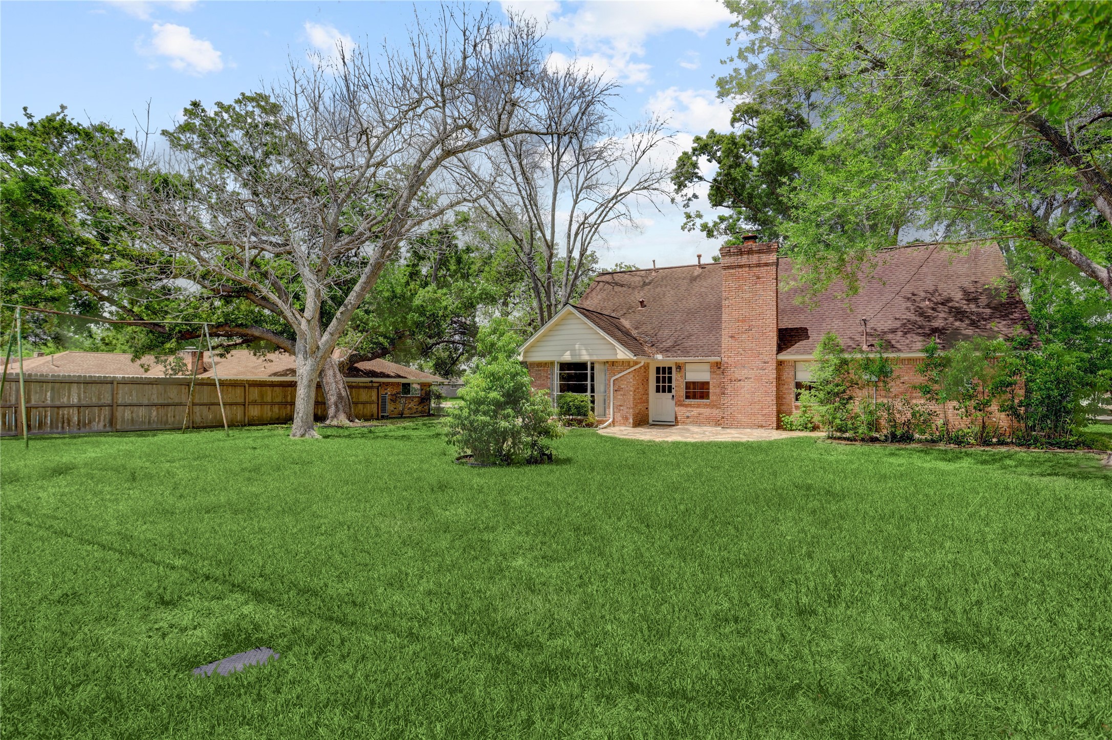 105 Hillcrest Drive, Alvin, TX 77511
