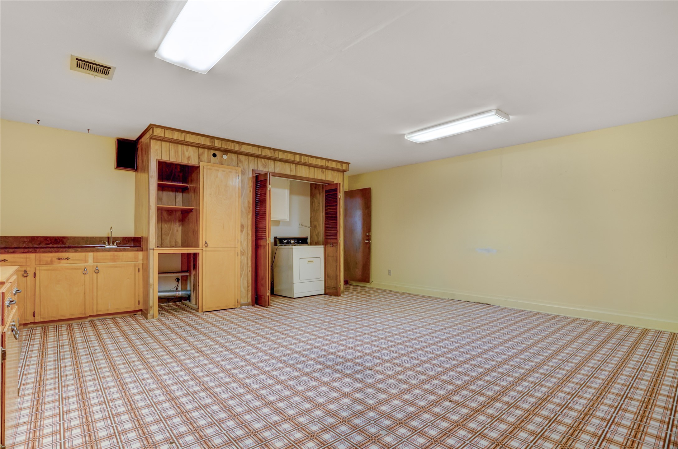105 Hillcrest Drive, Alvin, TX 77511
