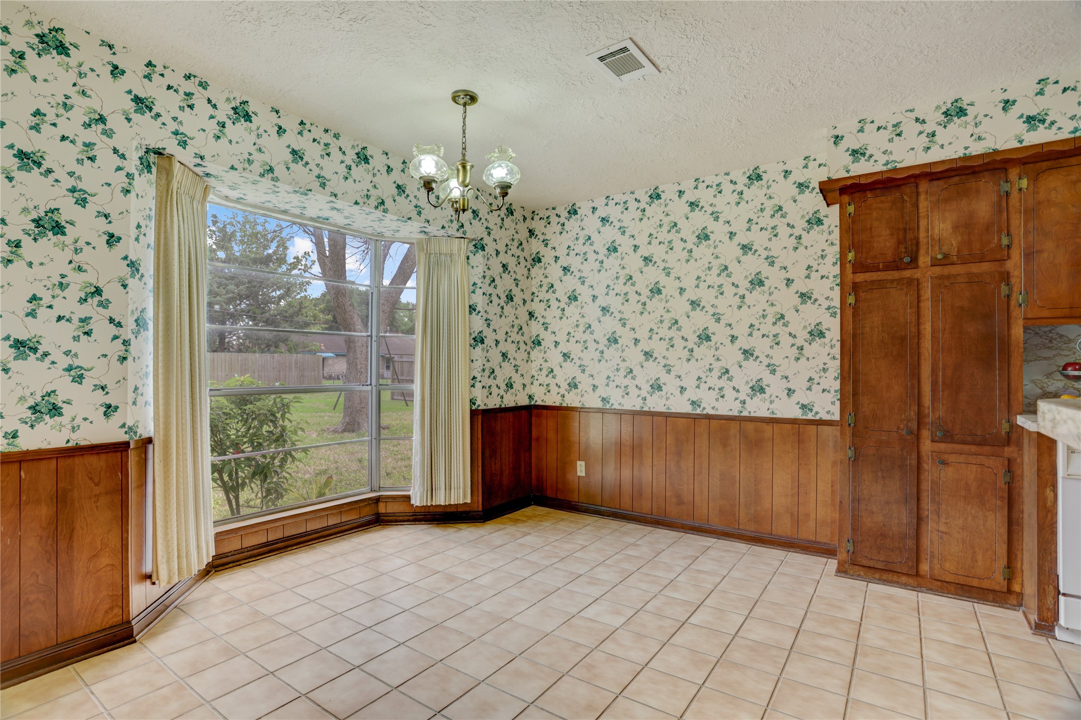 Breakfast/Dining area
