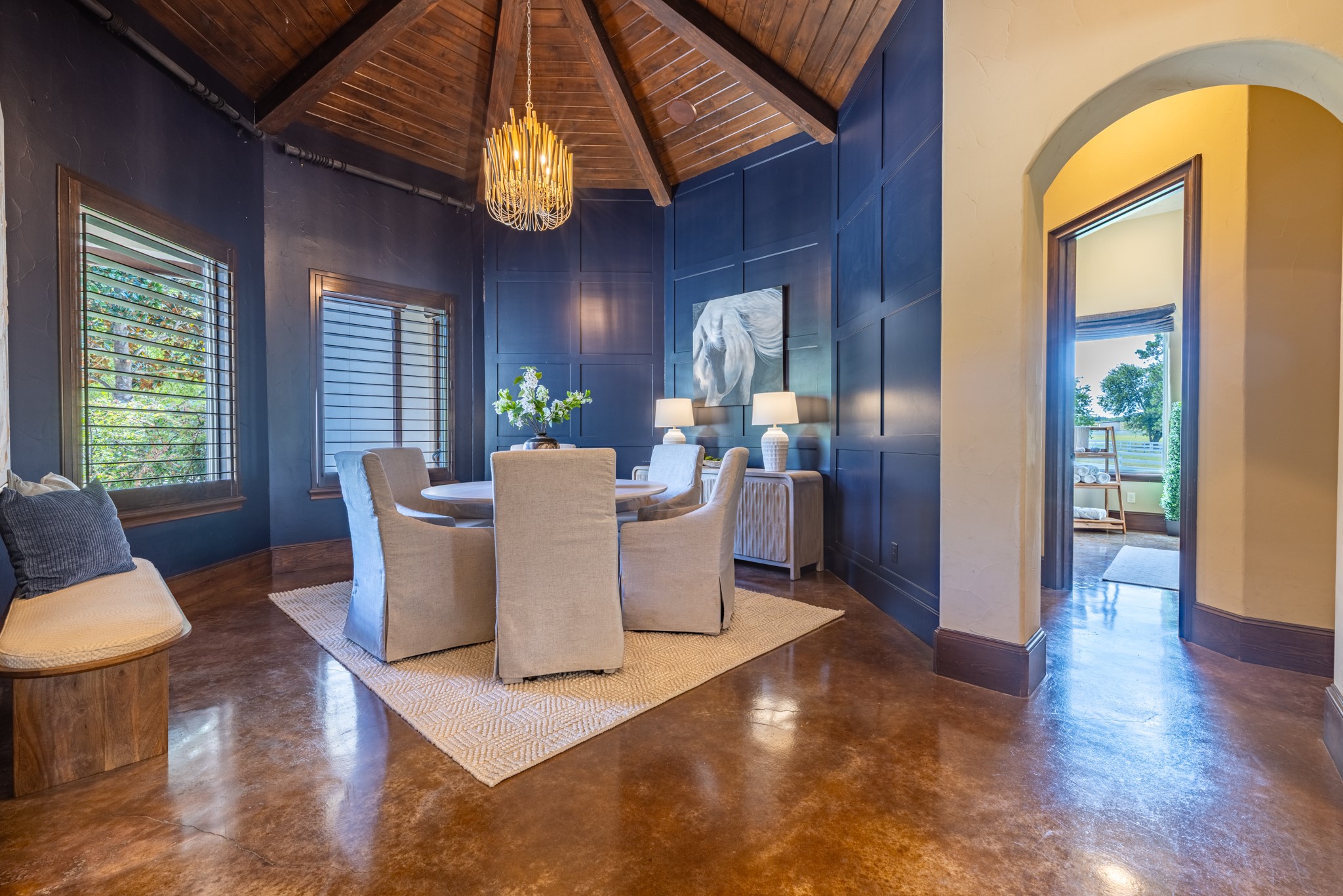 A dramatic dining room created for candlelit dinners, family celebrations and stories shared over dessert.