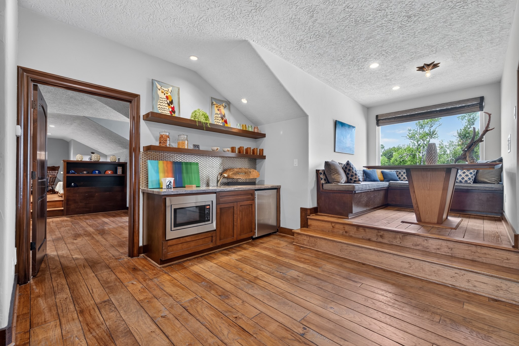 An upstairs beverage station and reading nook keep comfort and quiet moments close at hand.