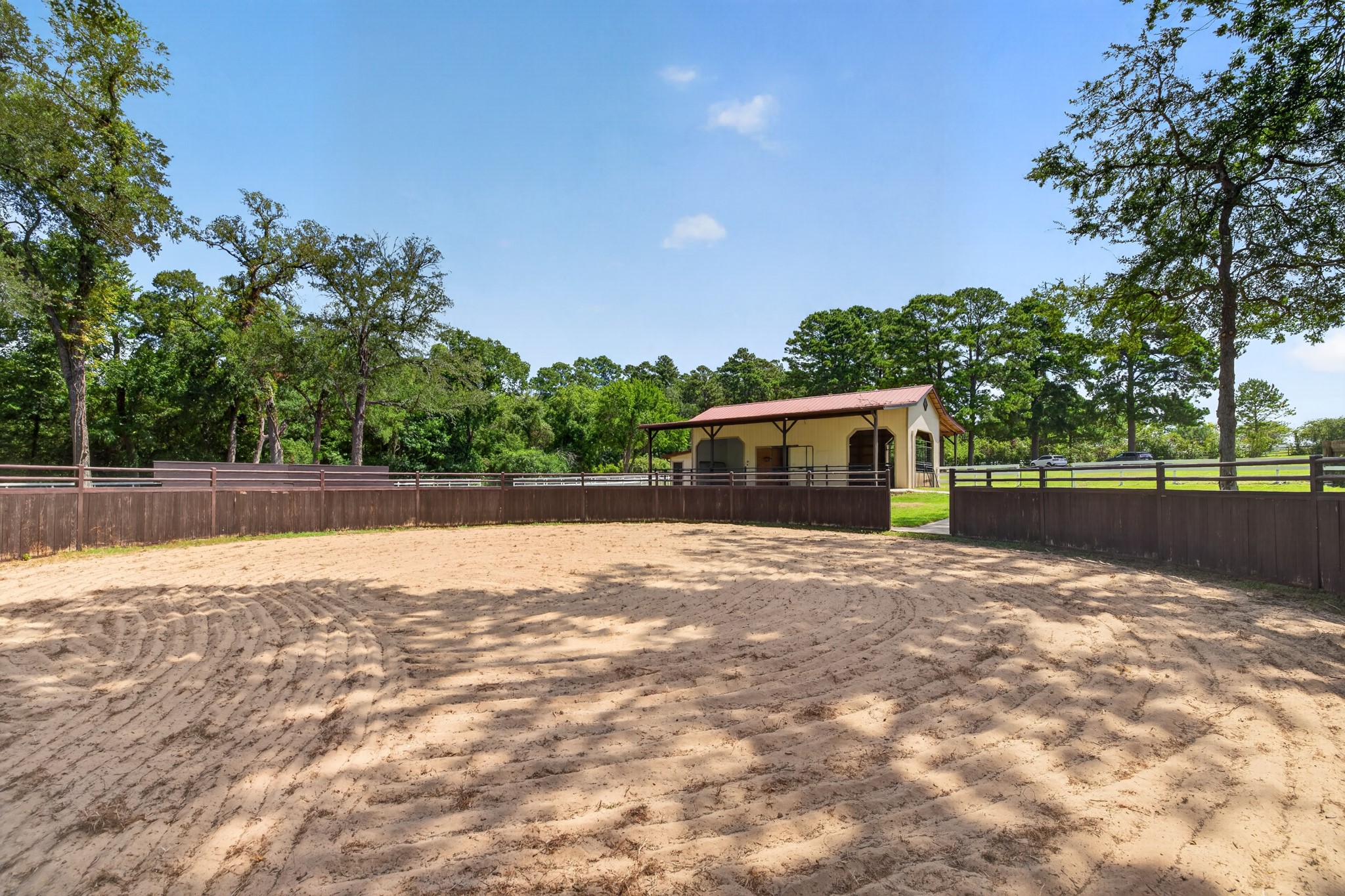 The custom oak-and-steel 60-foot round pen features three feet of sand and custom drainage.