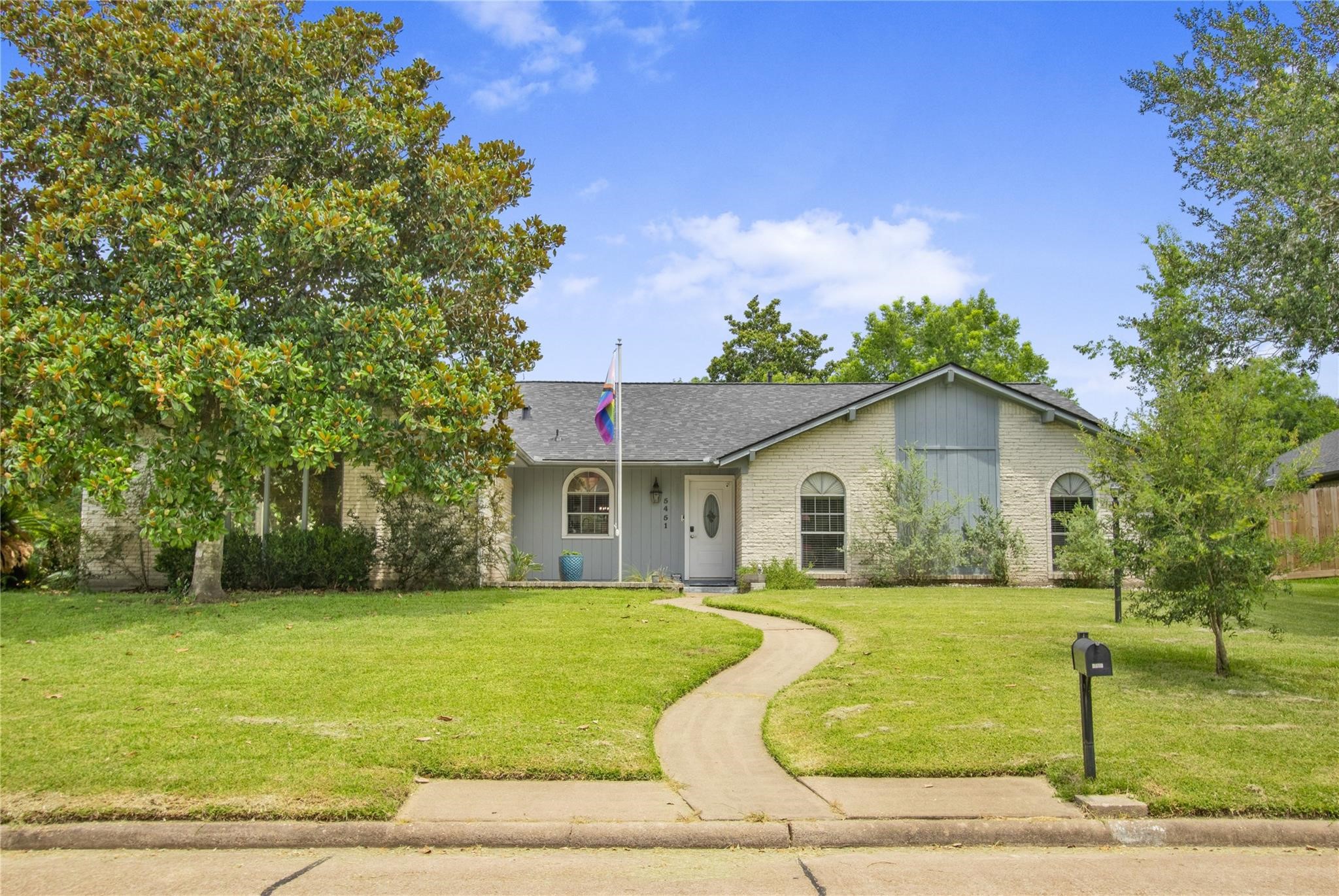 5451 Appleblossom Lane, Friendswood, TX 77546