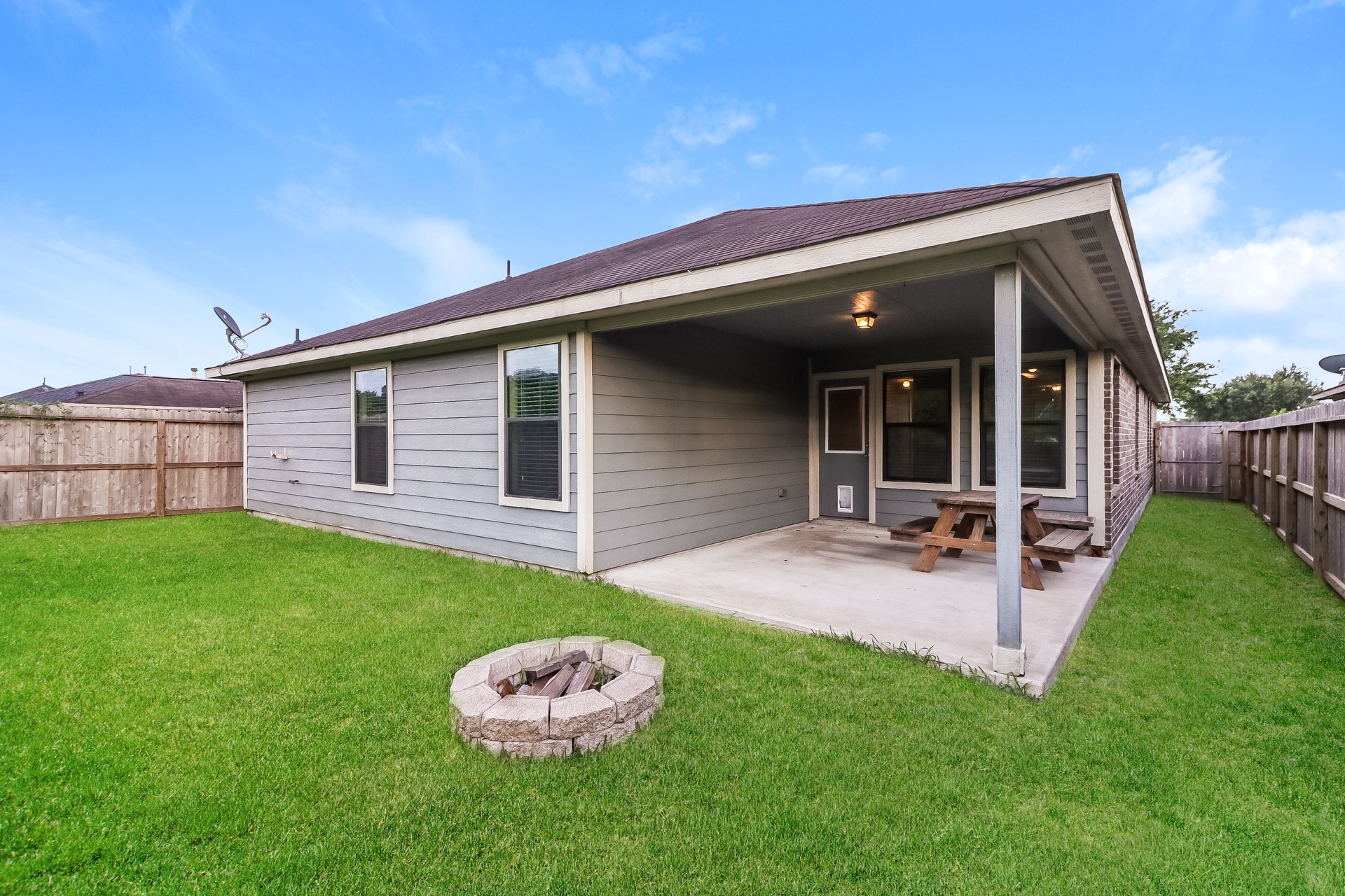429 De Coster Boulevard, Alvin, TX 77511