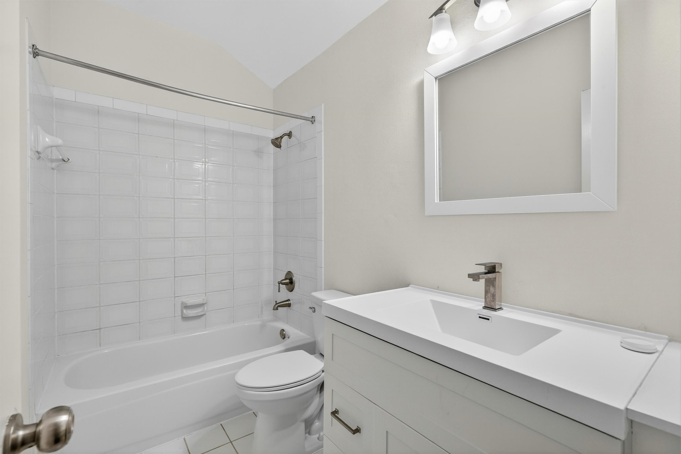 Full Bathroom 3