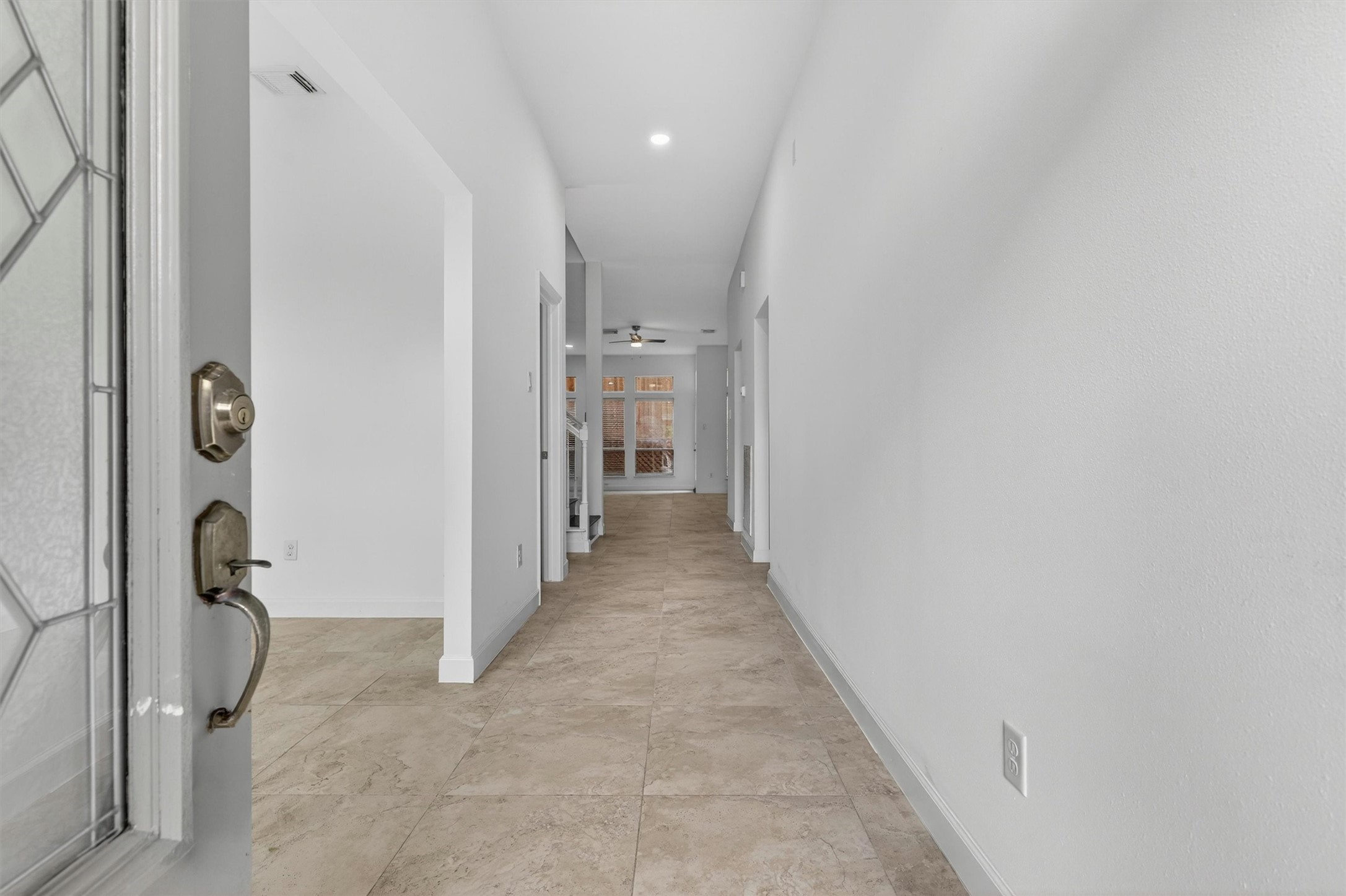 Welcoming entry with soaring ceilings and modern luxury finishes throughout. Welcoming entry with soaring ceilings and modern luxury finishes throughout.