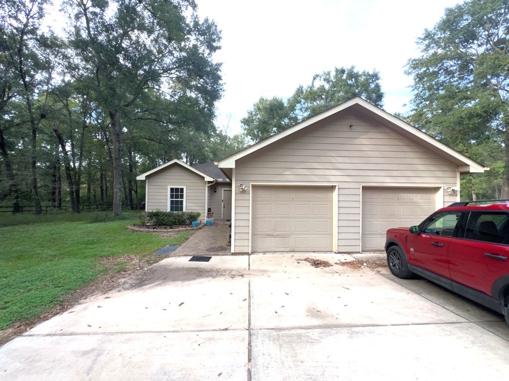 19666 Village Forest Drive, Montgomery, TX 77356