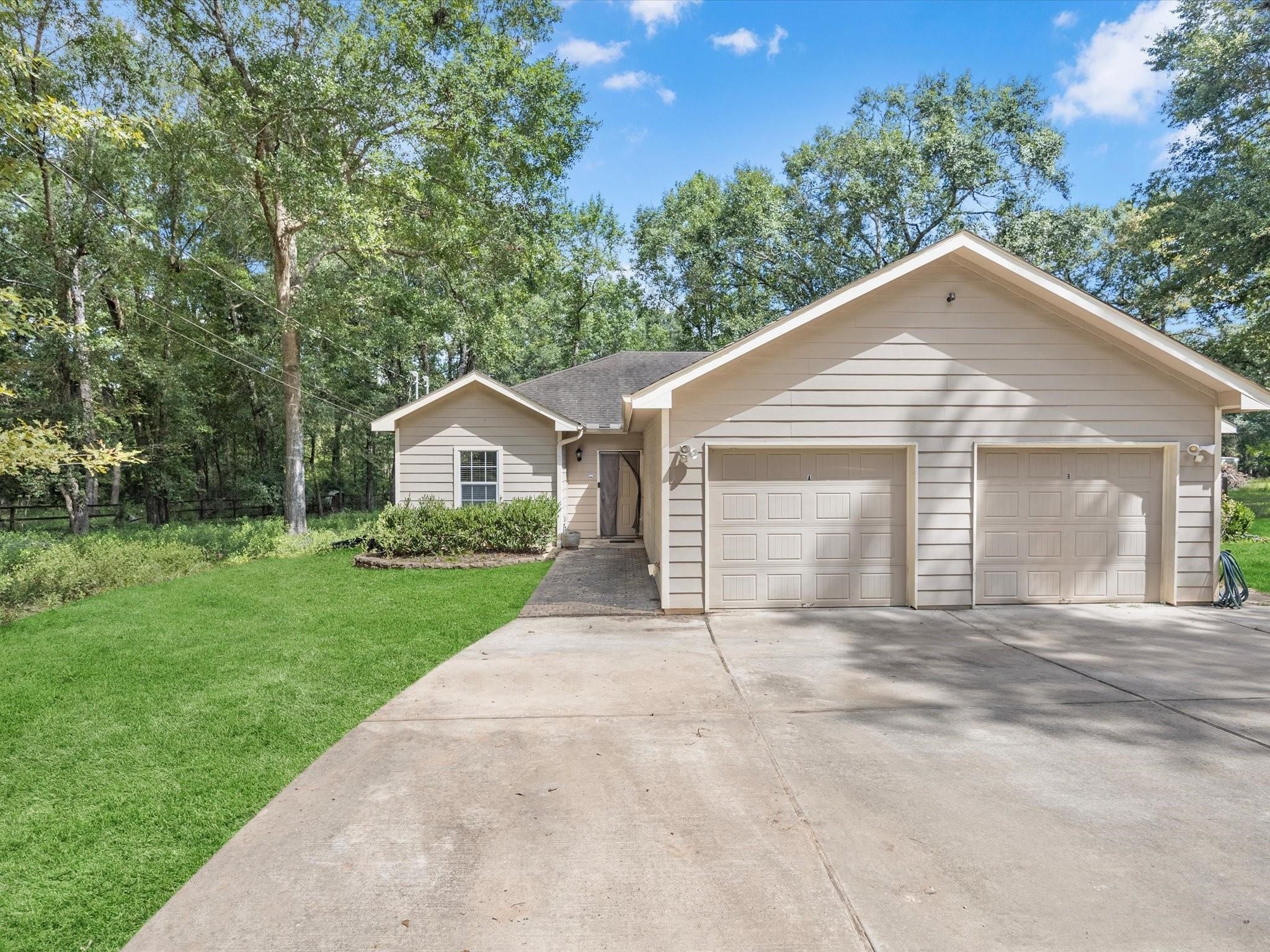 19666 Village Forest Drive, Montgomery, TX 77356