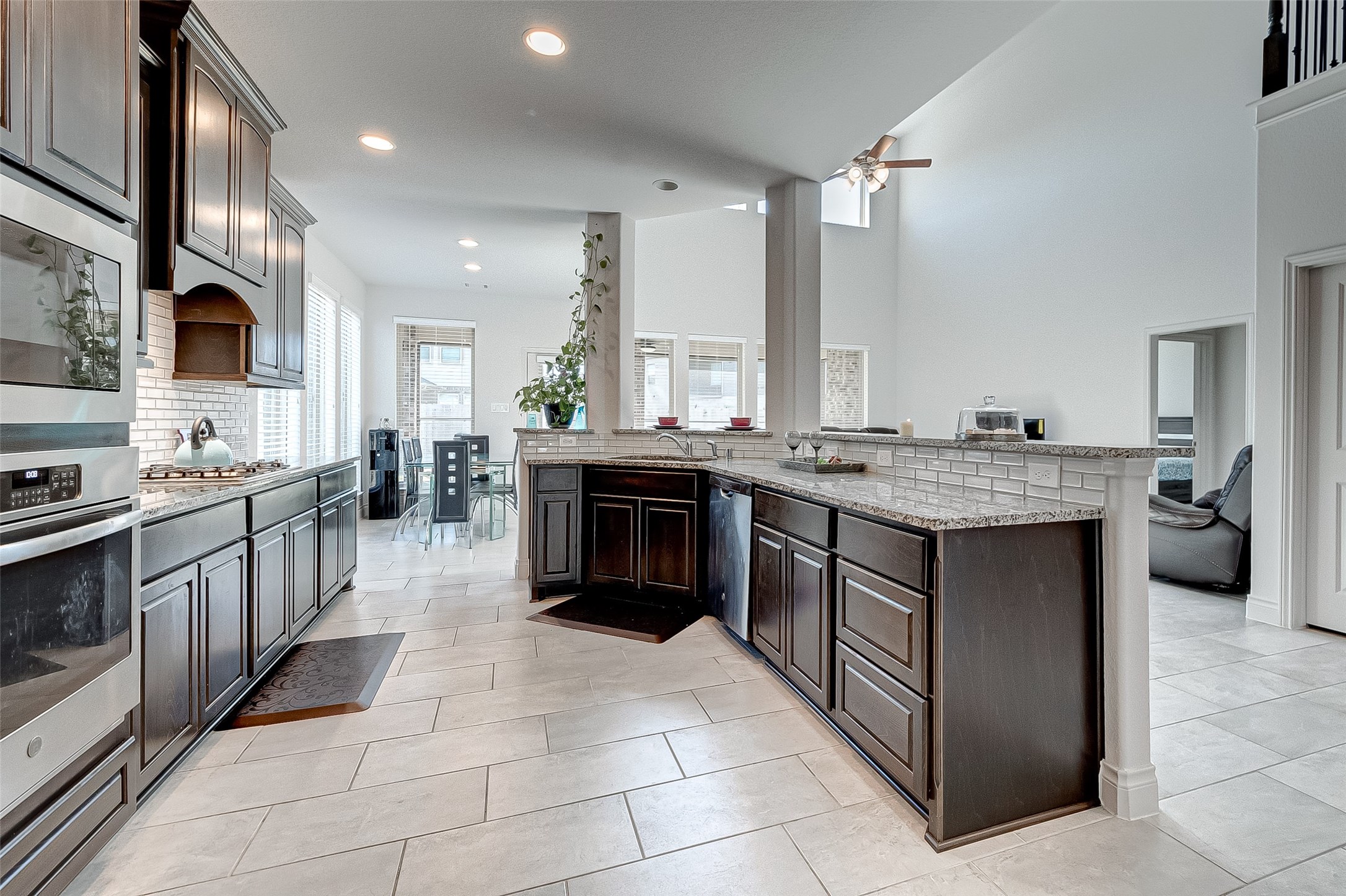 Built-in appliances with gas cooktop
