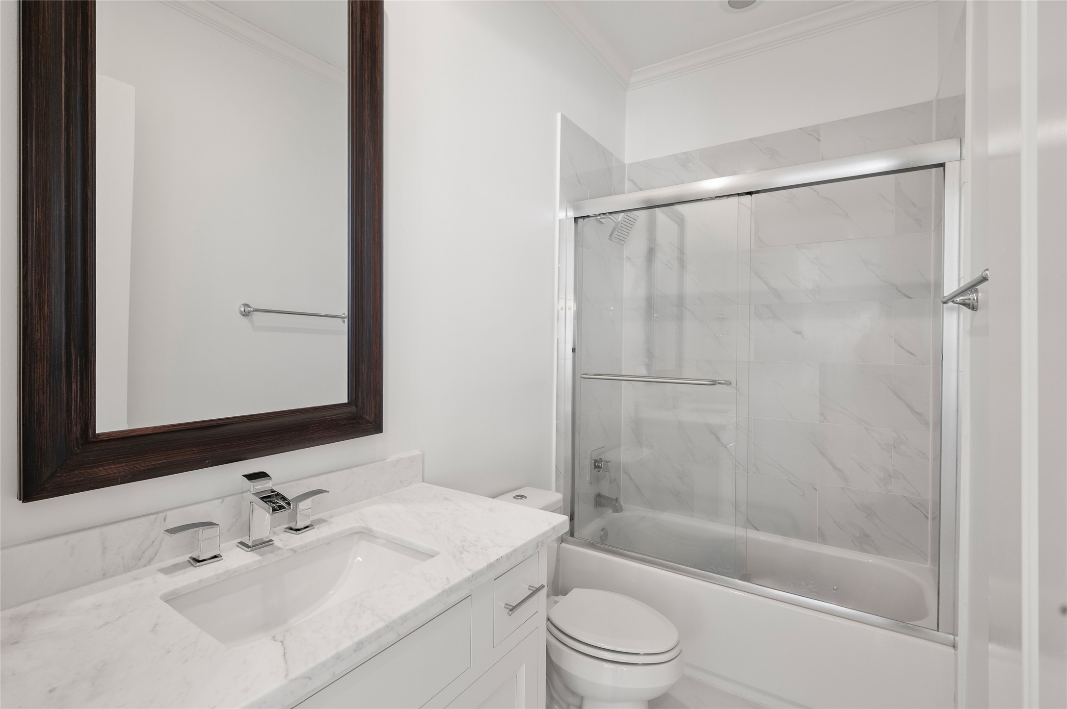 Secondary bathroom with a shower/ tub combo.