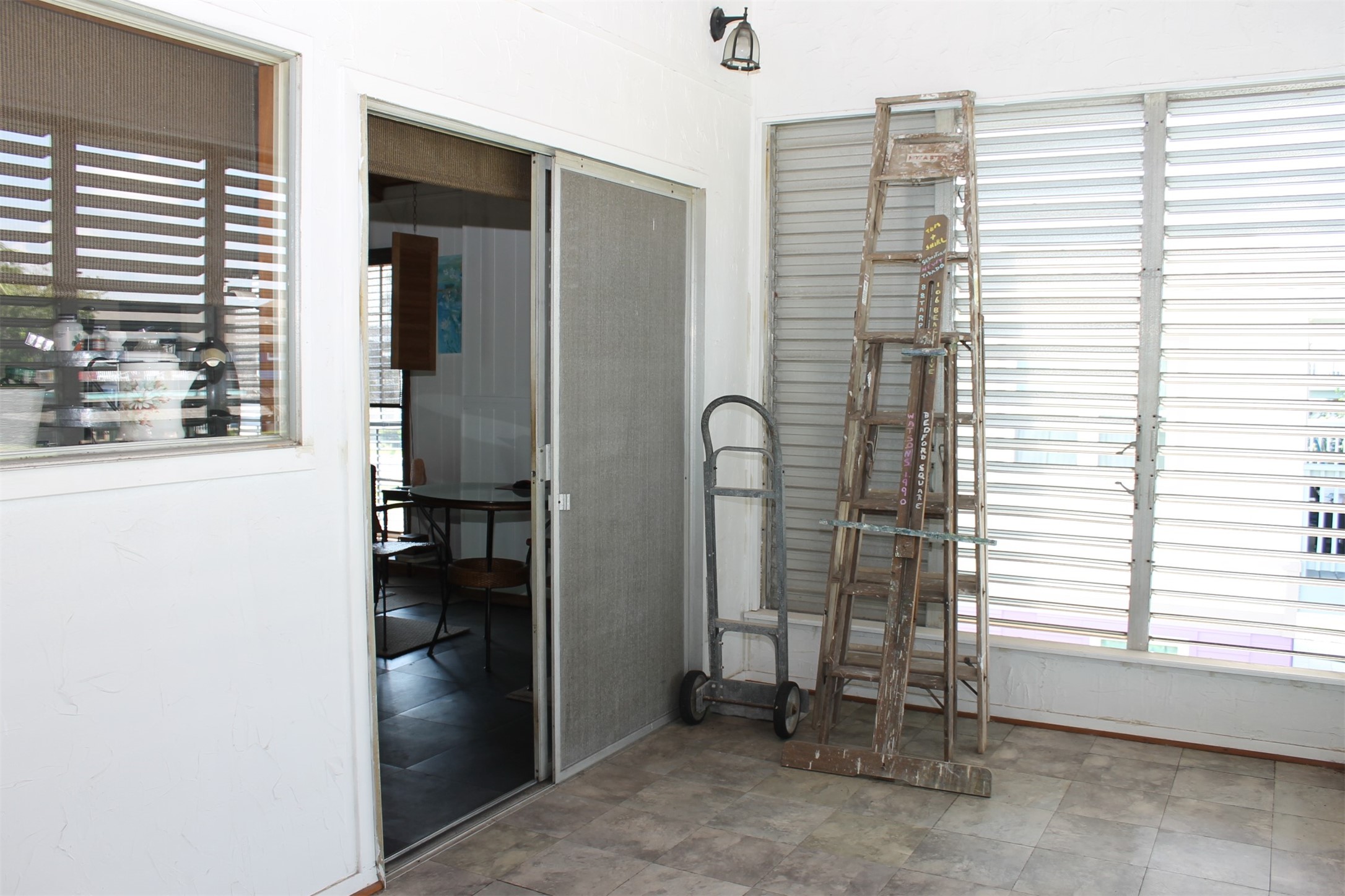 88 Tarpon Street, Bayou Vista, TX 77563