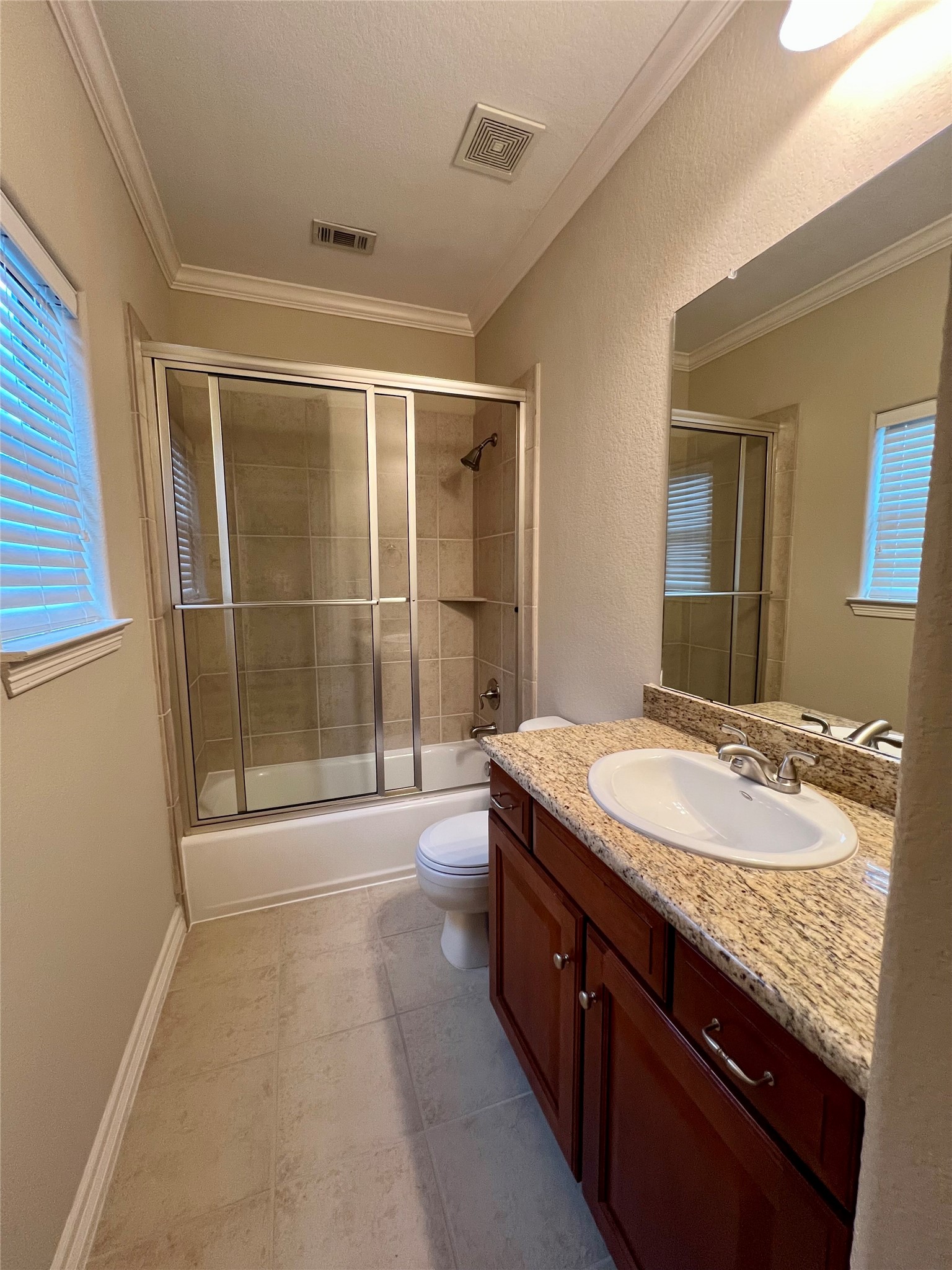 full bathroom for bedroom 3