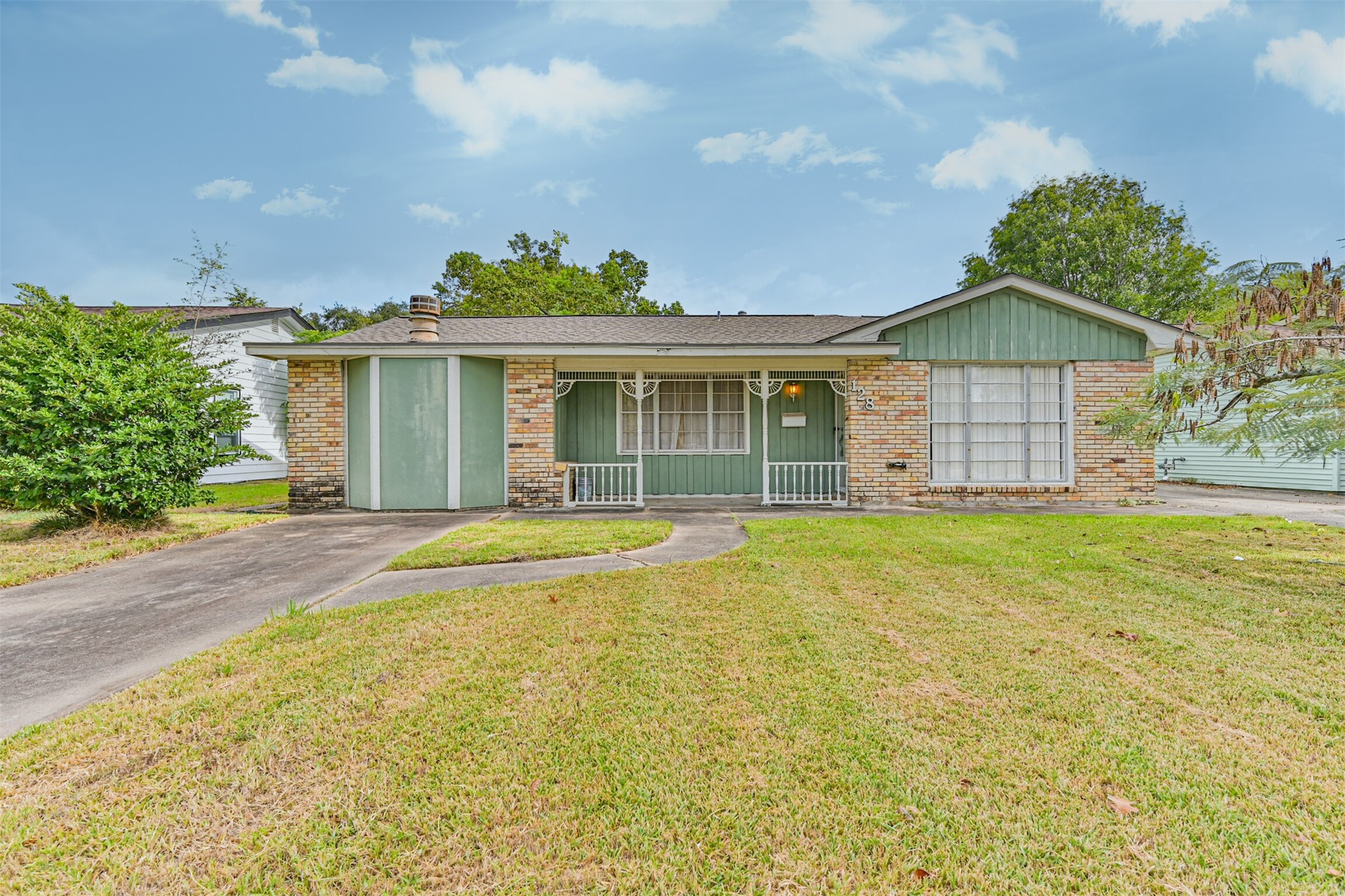 128 Forest Oaks Lane, Lake Jackson, TX 77566 128 Forest Oaks Lane, Lake Jackson, TX 77566