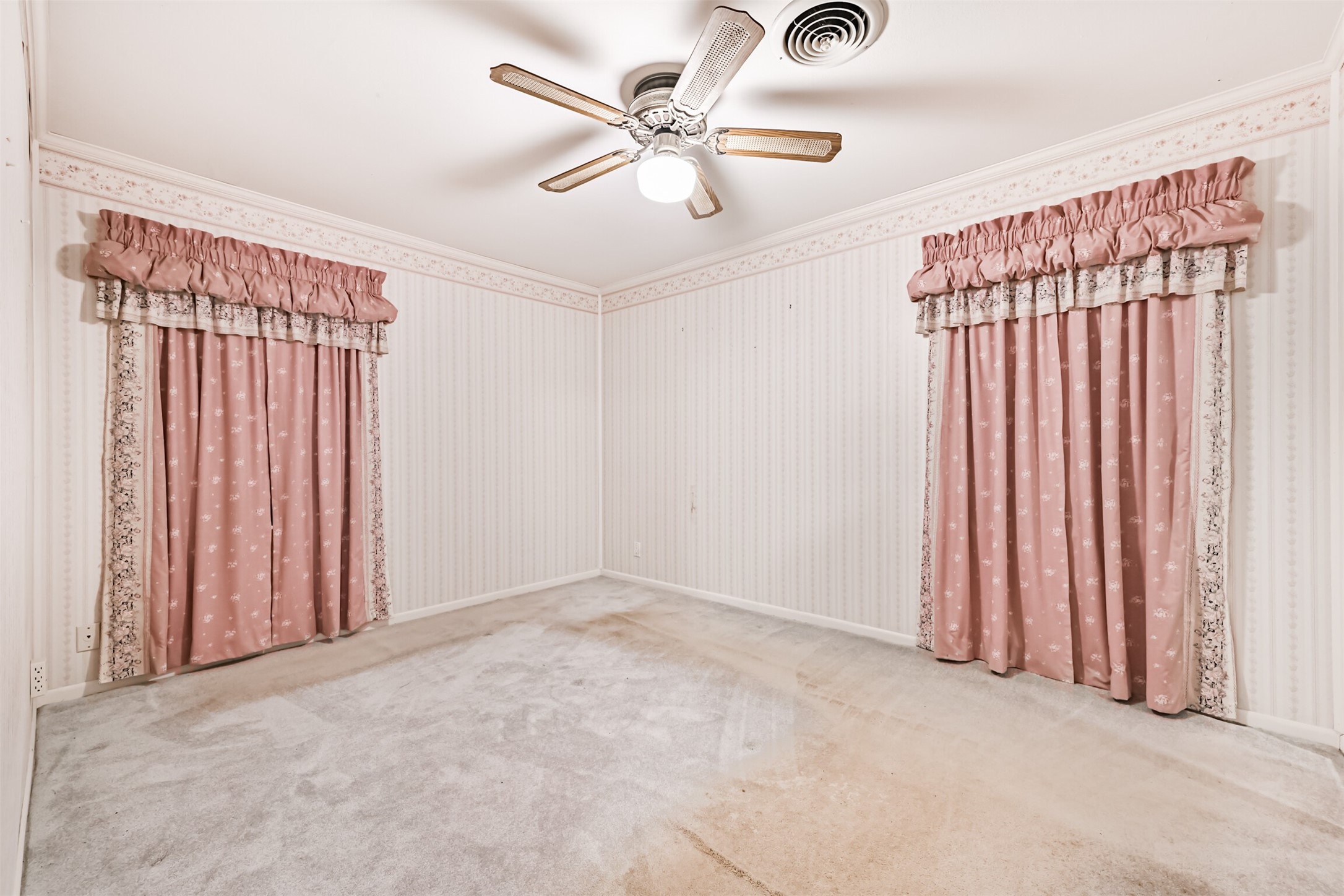 128 Forest Oaks Lane, Lake Jackson, TX 77566