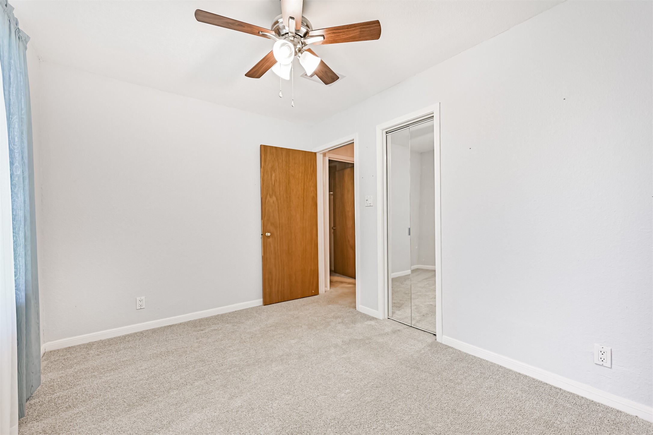 128 Forest Oaks Lane, Lake Jackson, TX 77566